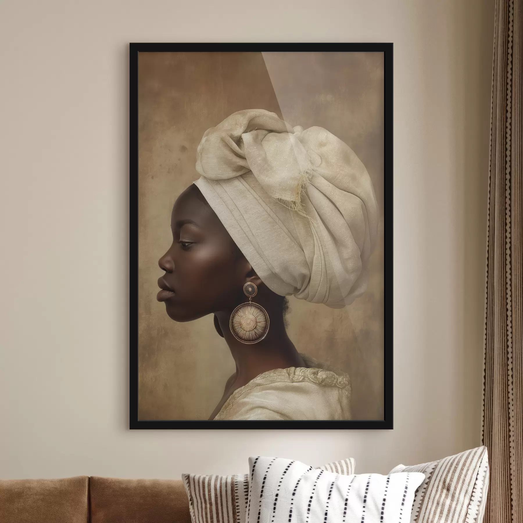 Tableau portrait beige d'une femme de style africain de profil avec de grandes boucles d'oreilles f26120