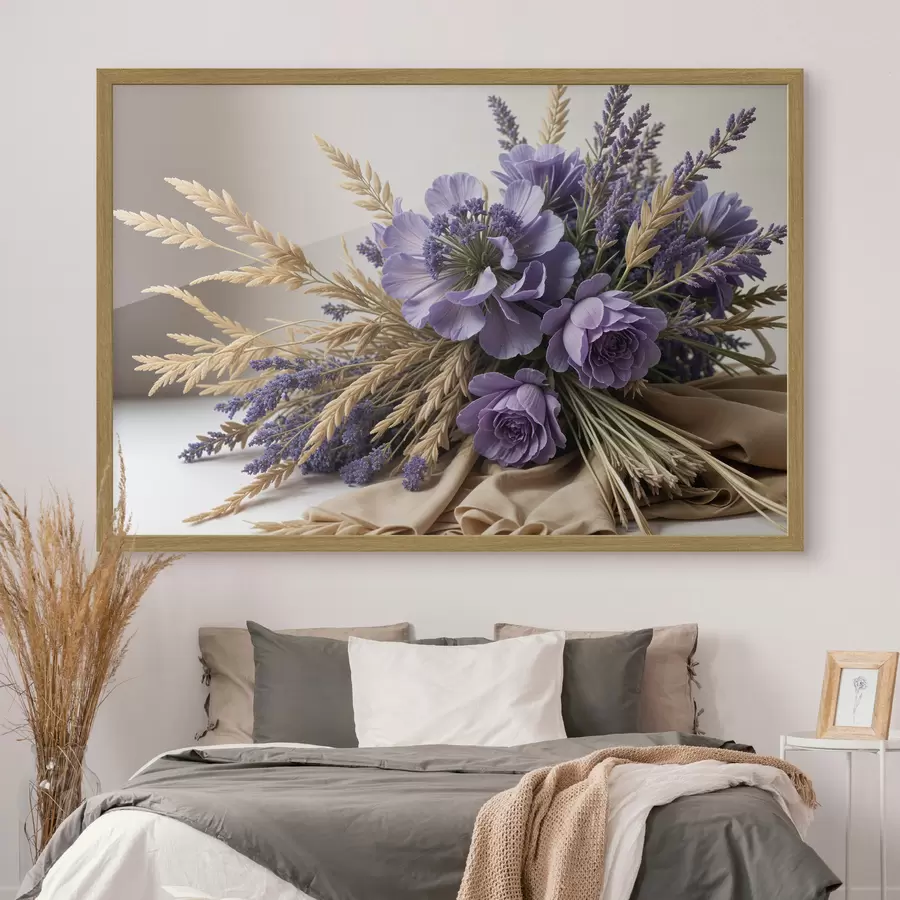 Papier peint Un bouquet de fleurs violettes, dont des pivoines et de la lavande, avec des tiges de blé sur un fond clair f40030