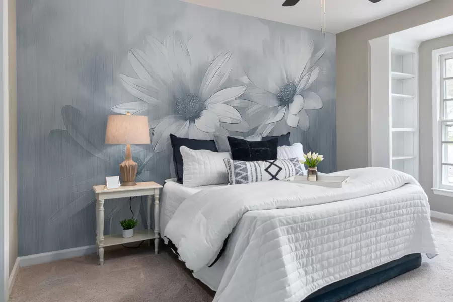 Papier peint grandes fleurs sur un mur texturé de couleur bleue w01374v1
