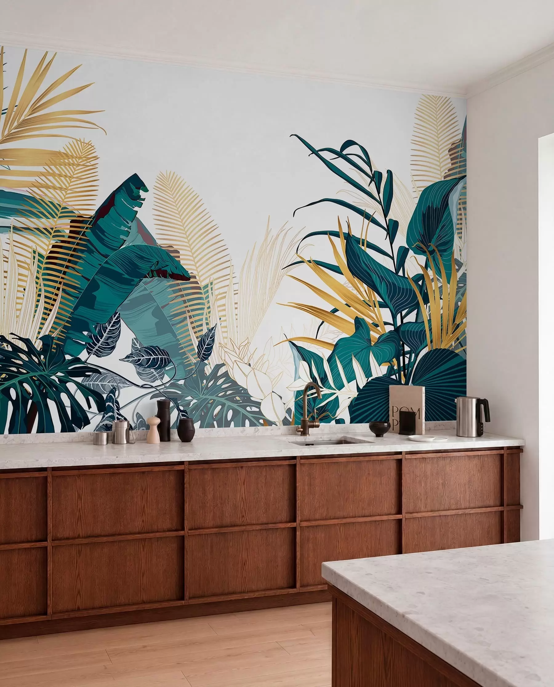 Papier peint Un feuillage tropical luxuriant, comprenant des feuilles de palmier, des fougères et d'autres plantes exotiques aux couleurs vert foncé et orange w08338