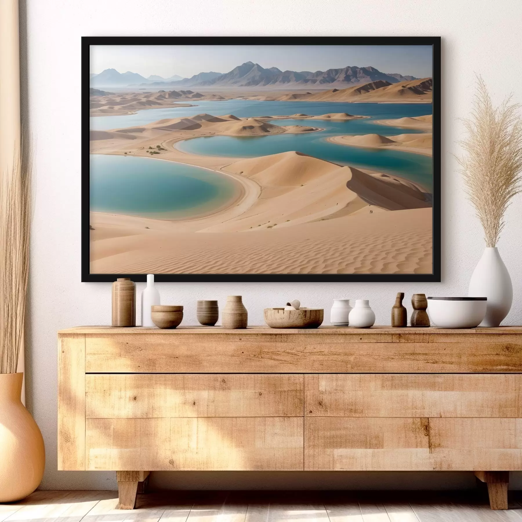 Papier peint Un vaste paysage désertique avec des dunes de sable ondulantes et des lacs turquoise, entouré de montagnes escarpées f41087