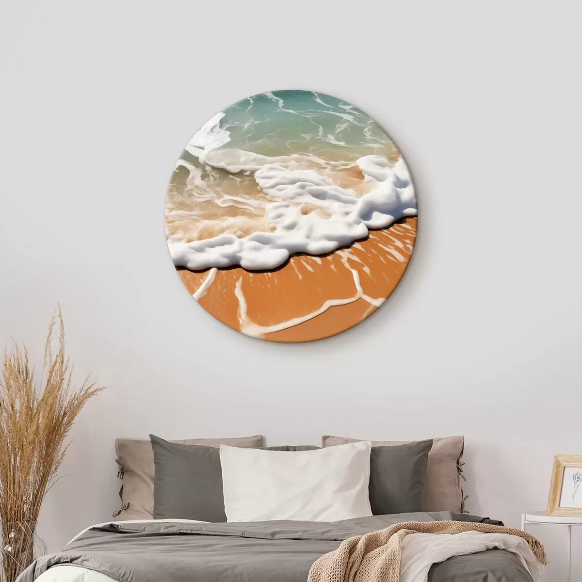 Tableaux rondes L'écume des vagues de mer se connecte au rivage sablonneux, bleu, blanc et orange, couleur beige r39122