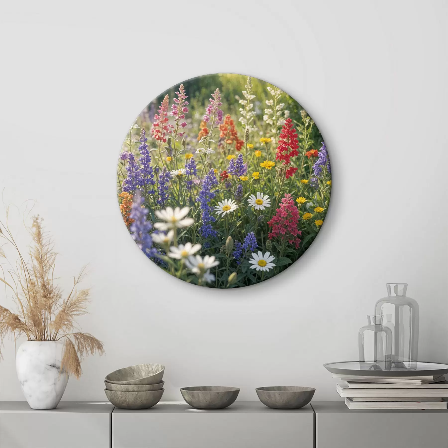 Tableau Une prairie de fleurs sauvages colorées avec diverses fleurs en fleurs, notamment des marguerites, de la lavande et des fleurs rouges r40390