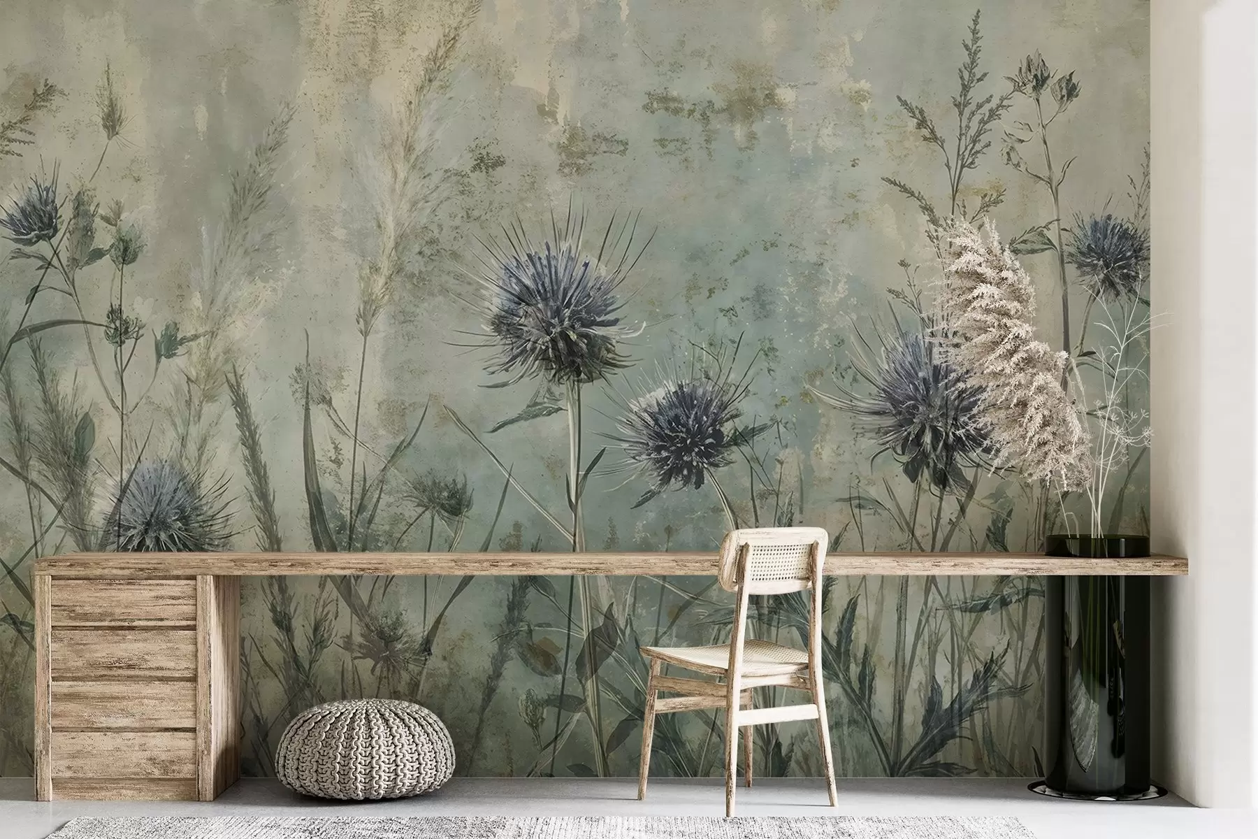 Papier peint Un champ de fleurs de chardons violets avec des fleurs et du feuillage flous sur un arrière-plan texturé vintage w08463