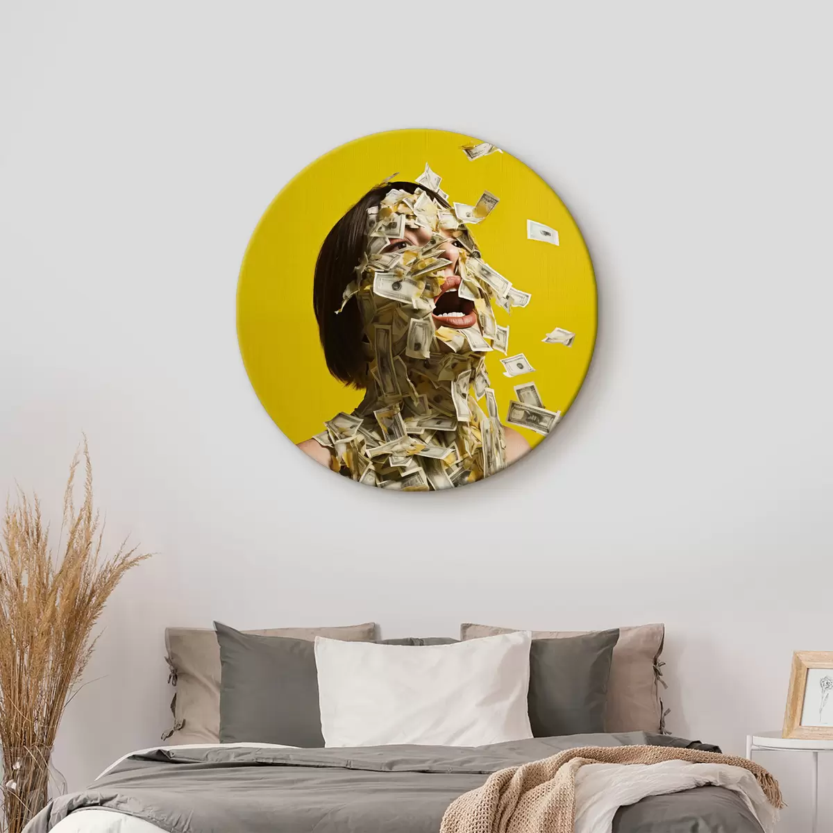 Tableaux rondes Le visage d'une fille est couvert de billets de banque, d'argent, sur fond jaune r40099