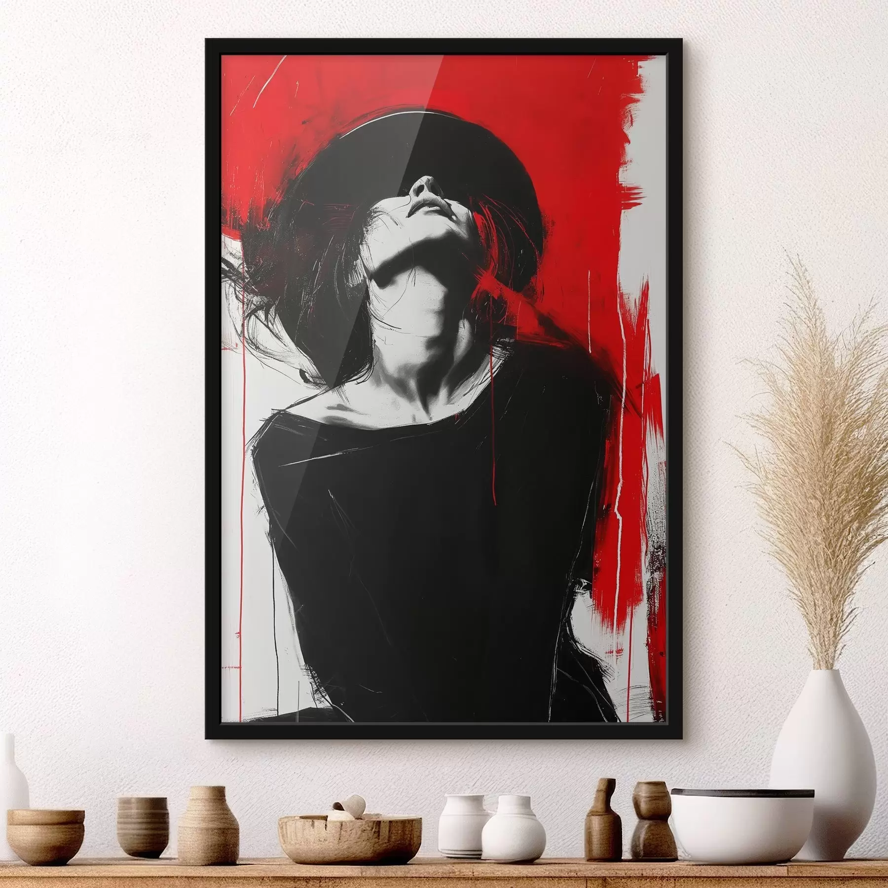 Papier peint Femme avec un chapeau noir sur fond rouge f38561