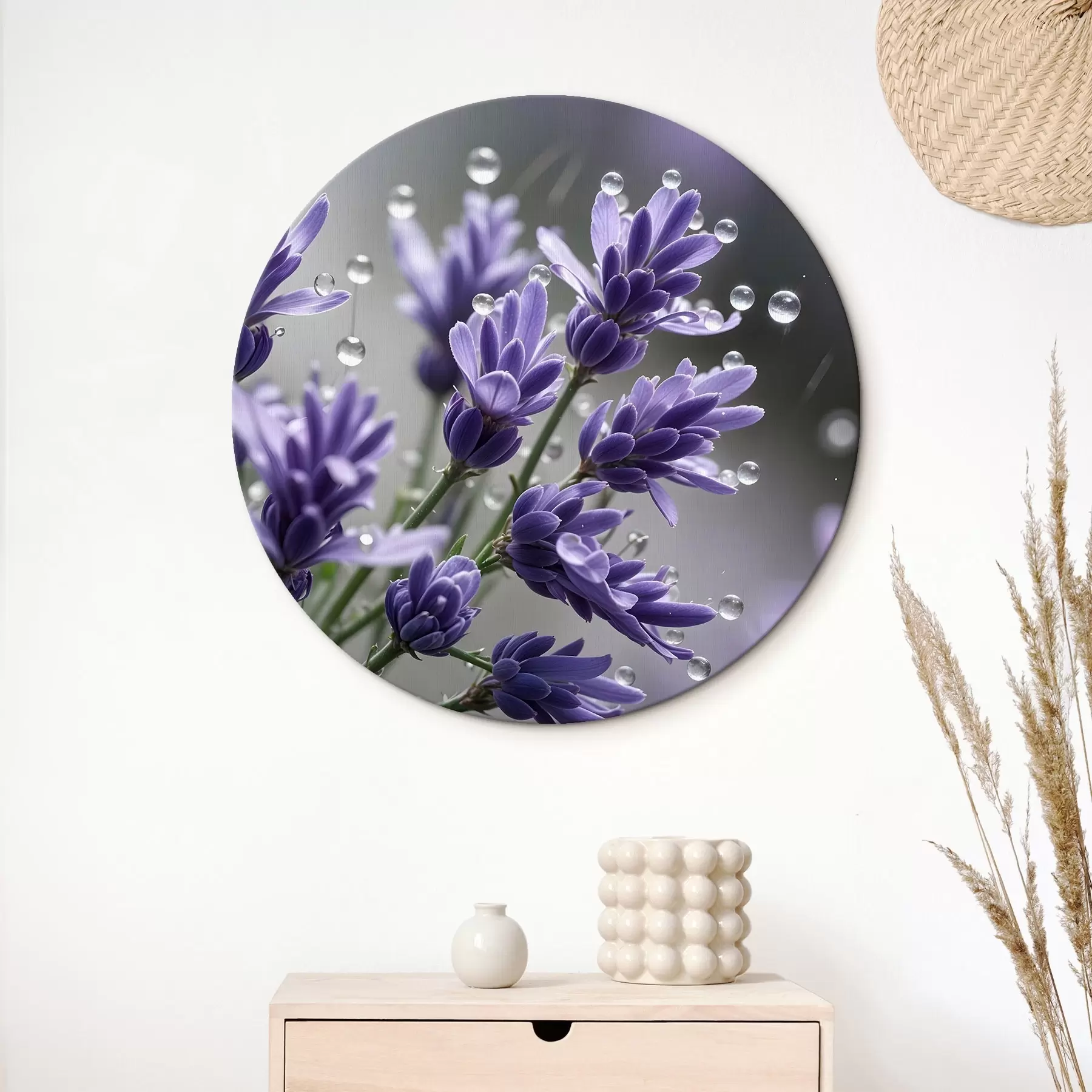 Tableau Fleurs violettes lavande avec des gouttes d'eau sur les pétales, sur un fond flou r42229