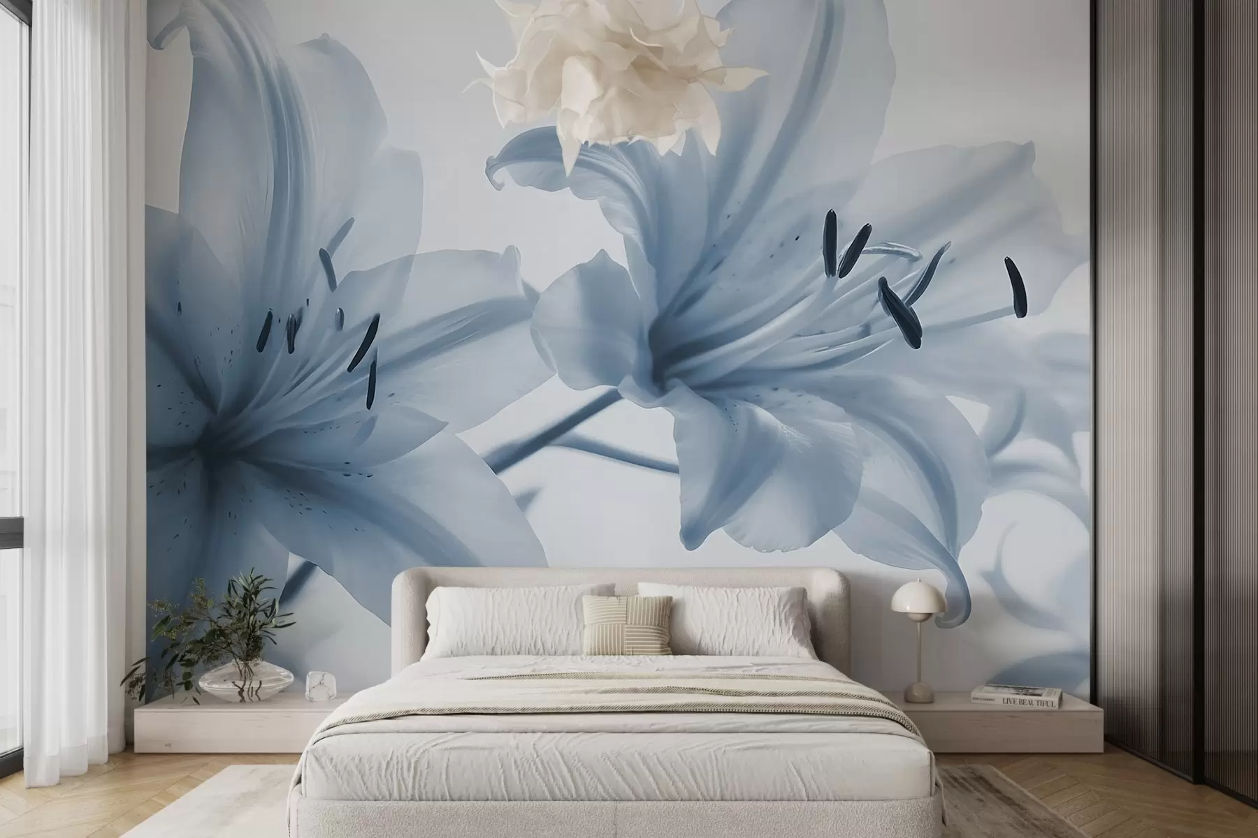 Papier peint Gros plan avec mise au point douce de fleurs de lys minimalistes bleues sur un fond clair w08586