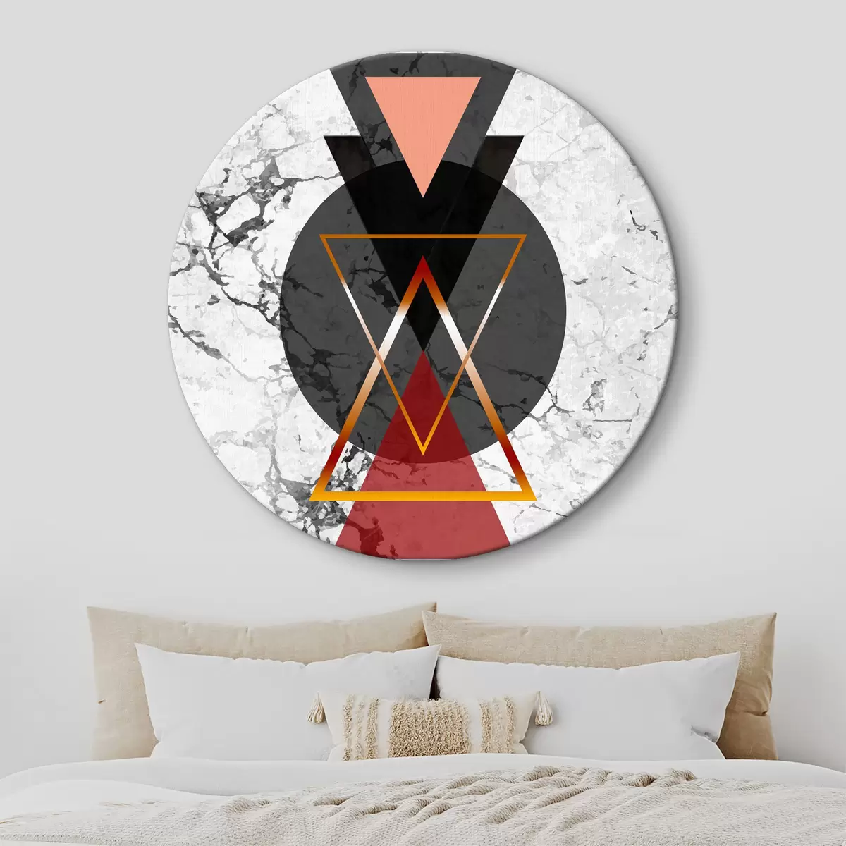 Tableaux rondes Triangle et cercle noirs et rouges sur une surface en marbre r37771
