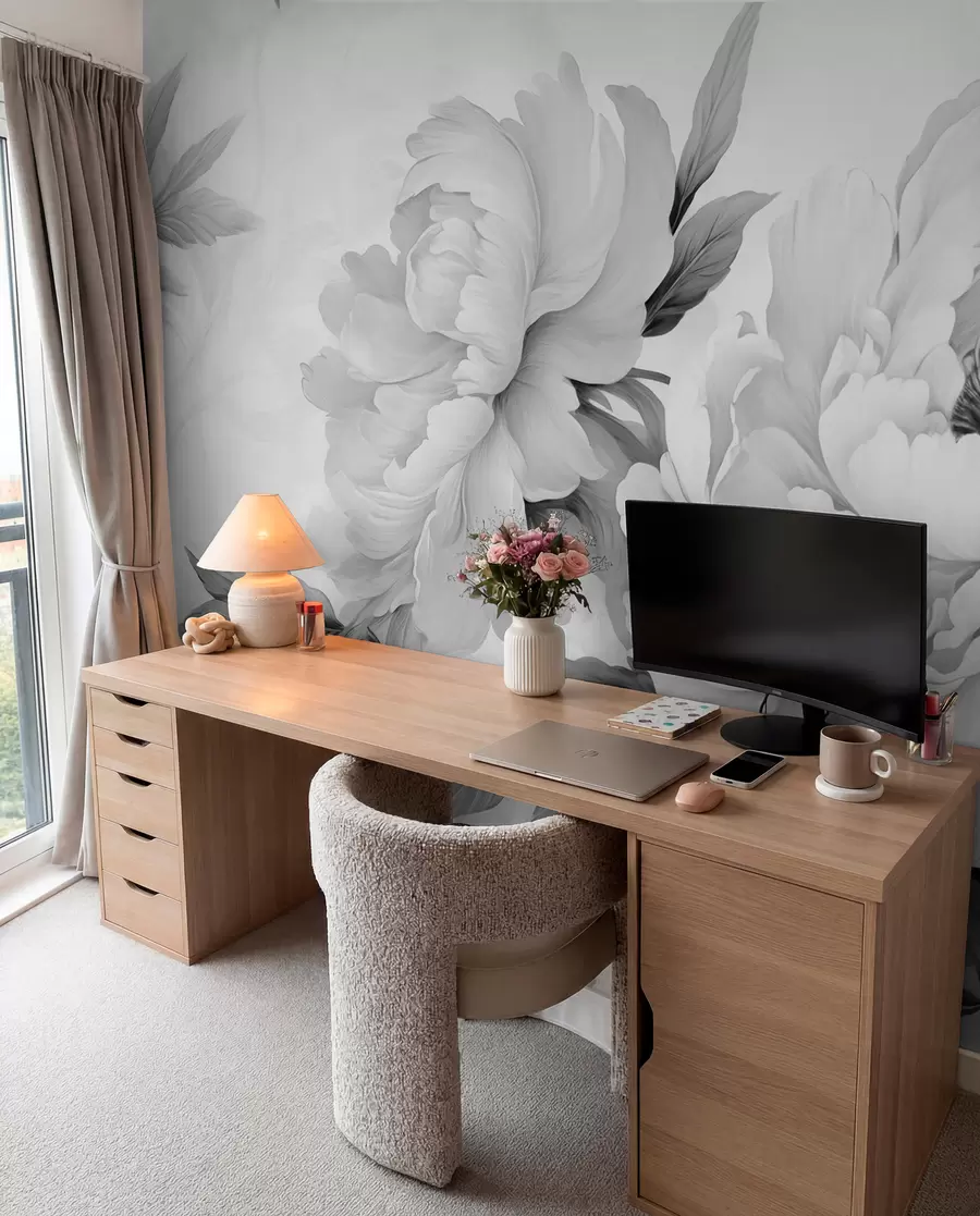 Papier peint Pivoines luxueuses dans les tons gris, avec des détails délicats de pétales et de feuilles, créant une atmosphère élégante et sereine w02856
