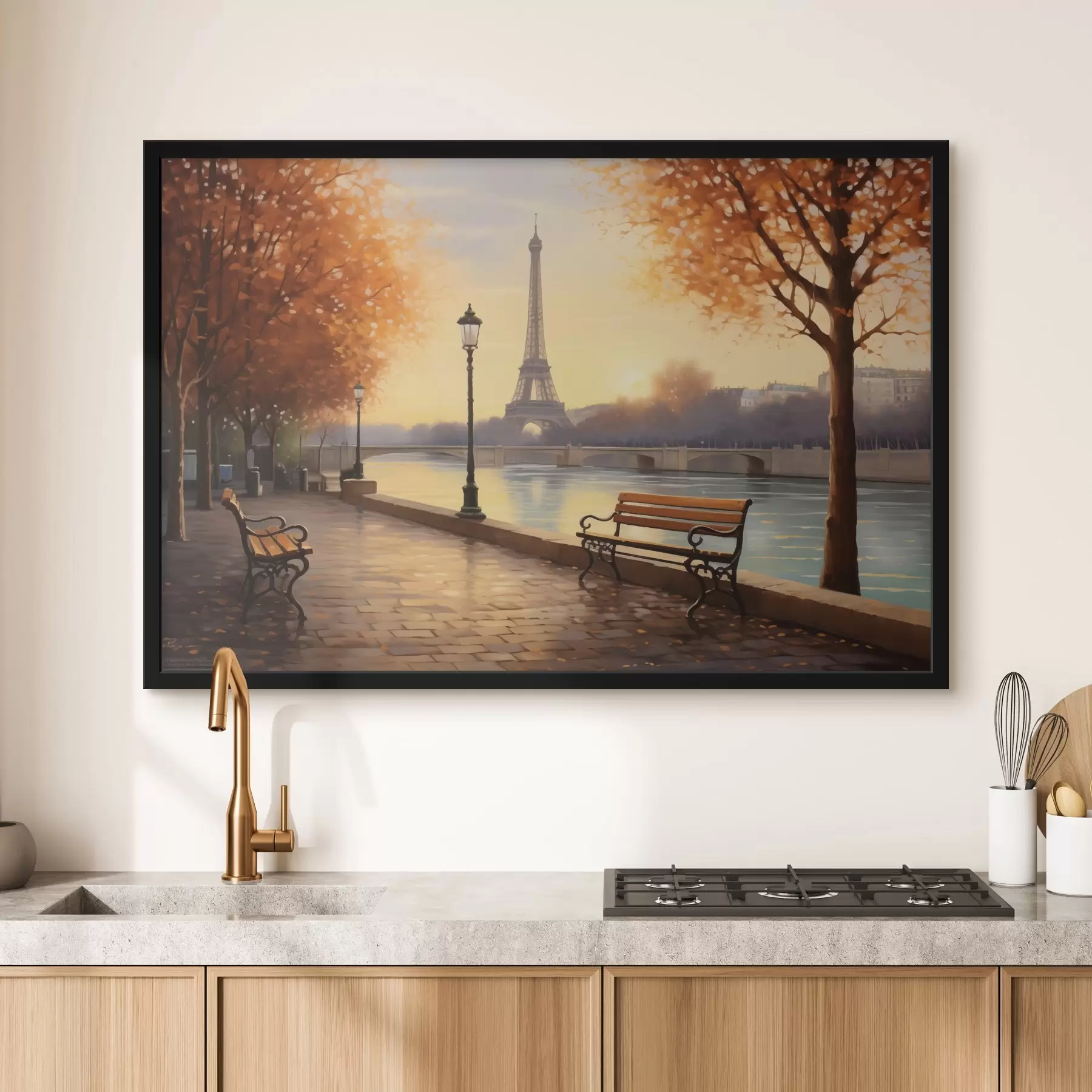 Papier peint L'automne à Paris avec vue sur la tour Eiffel, les berges de la Seine recouvertes de feuilles, les bancs et les lampadaires qui ajoutent une touche romantique f42577