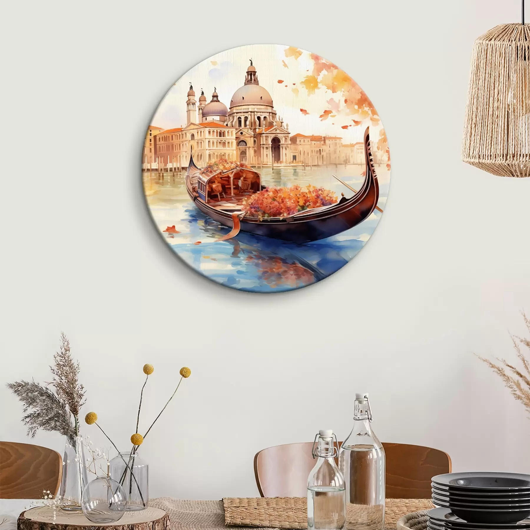 Tableau Vue automnale de Venise avec une gondole entourée de feuilles orange et rouge vif, avec les reflets des bâtiments dans l'eau calme du canal. r42576