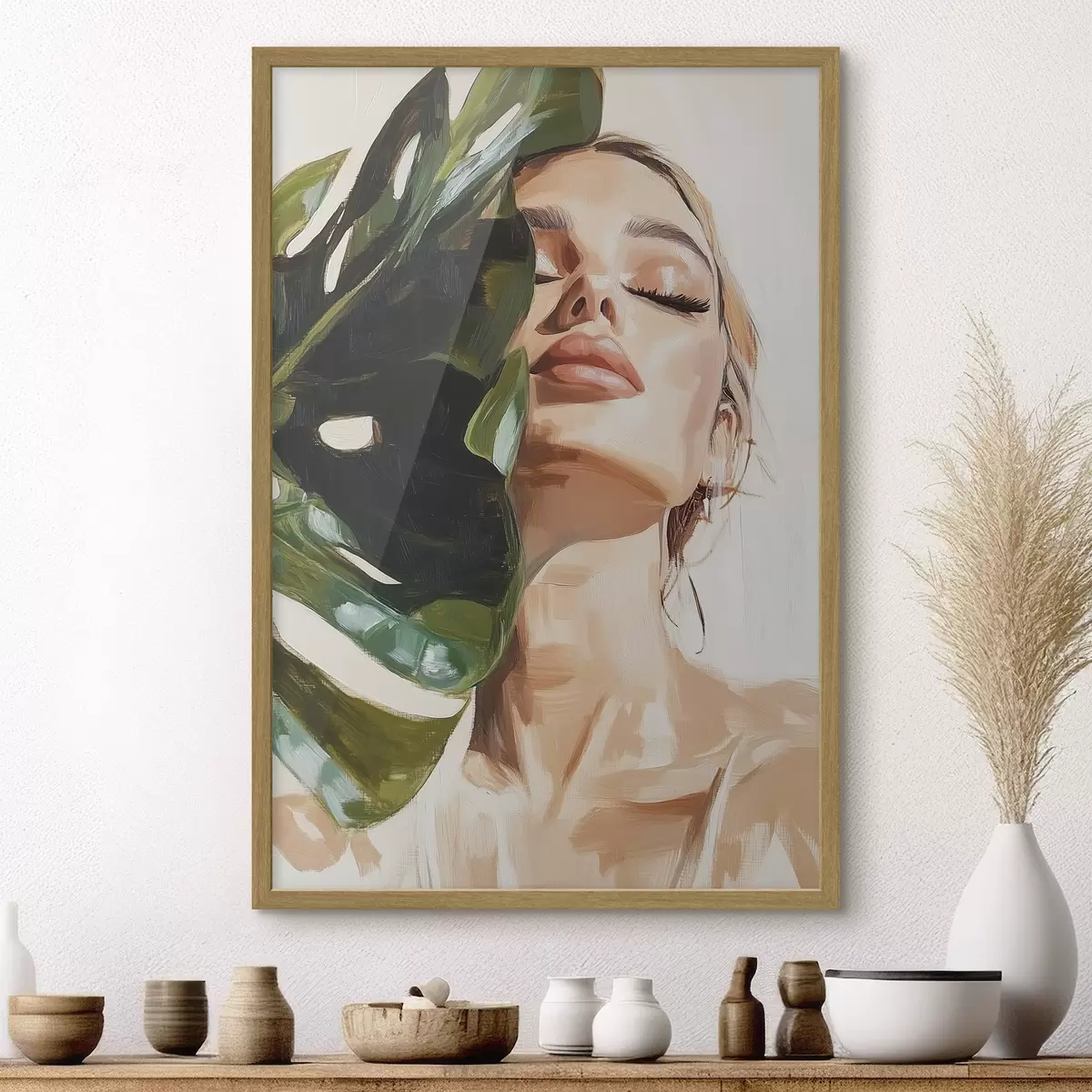 Poster Portrait d'une femme avec une feuille de monstera avec imitation de coups de pinceau f42597