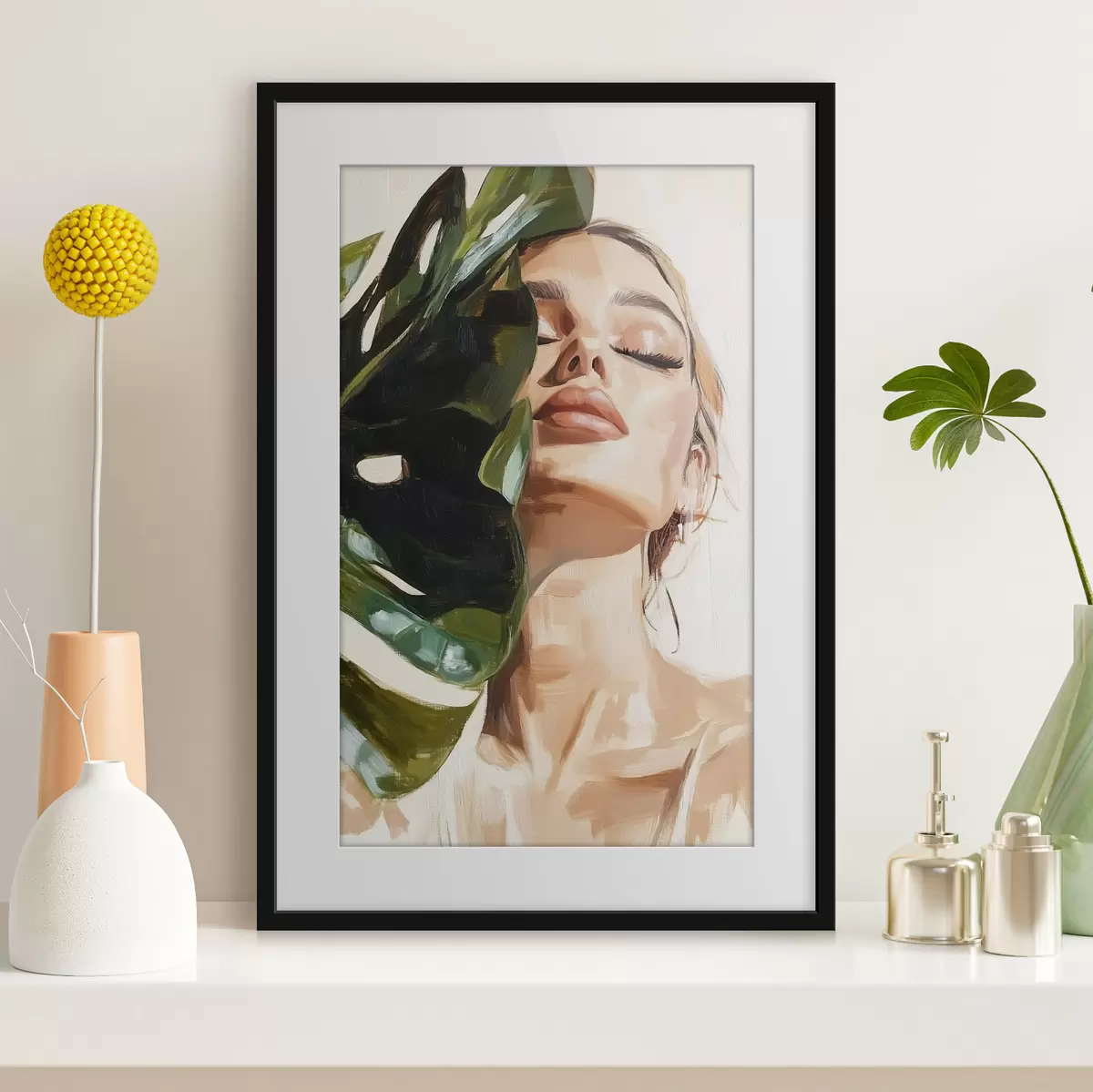 Poster Portrait d'une femme avec une feuille de monstera avec imitation de coups de pinceau f42597