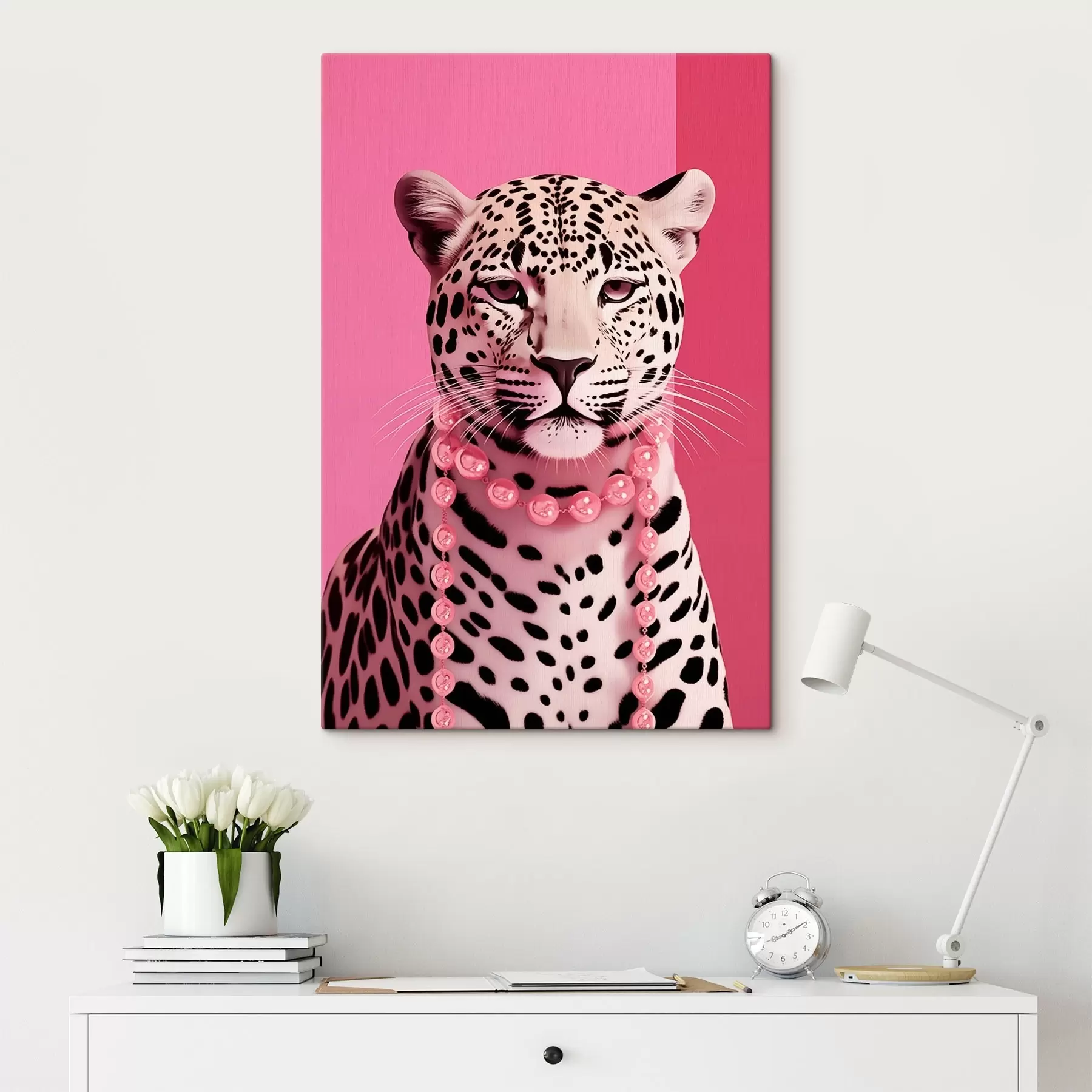 Papier peint Portrait d'un léopard avec un collier rose s43976