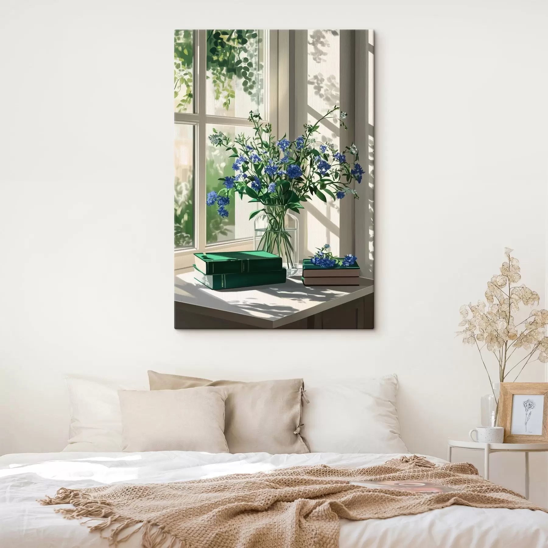 Tableau Livres et fleurs violettes dans le vase sur le rebord de la fenêtre, verdure s44008