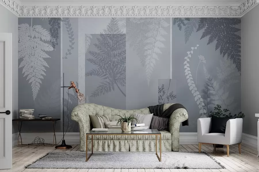 Papier peint Feuilles de fougère bleues et blanches, disposées en bandes verticales, créant un imprimé botanique et minimaliste, aux couleurs douces et sourdes w09007v1