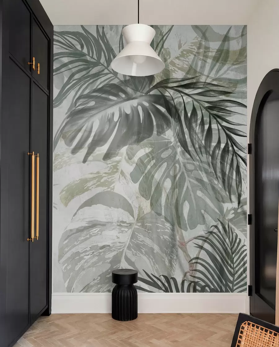 Papier peint Monstera et feuilles de palmier dans les tons de vert et de gris, botanique, feuillage tropical, plantes de la jungle, fond texturé w09011