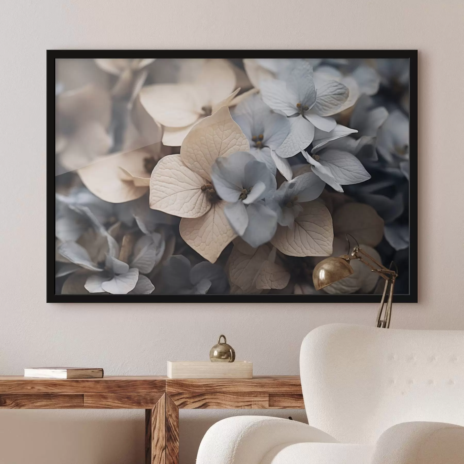 Tableau Fleurs d'hortensia, pétales bleu clair et beige, avec textures détaillées, arrangement floral élégant f44394