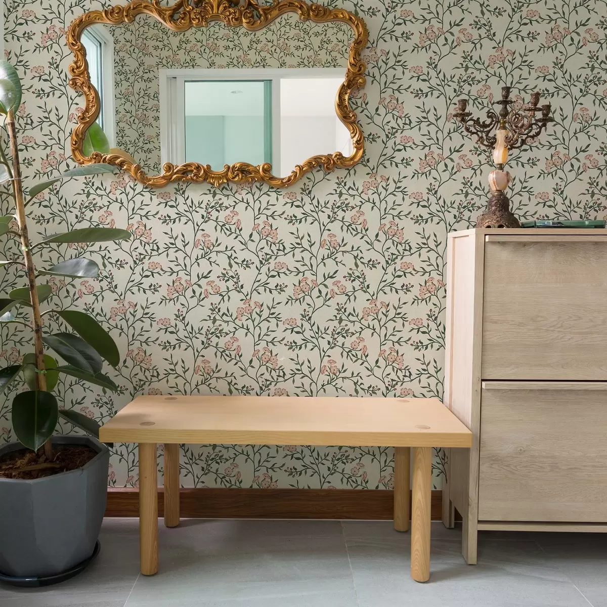 Papier peint Branches ajourées avec fleurs corail, motif floral a00221