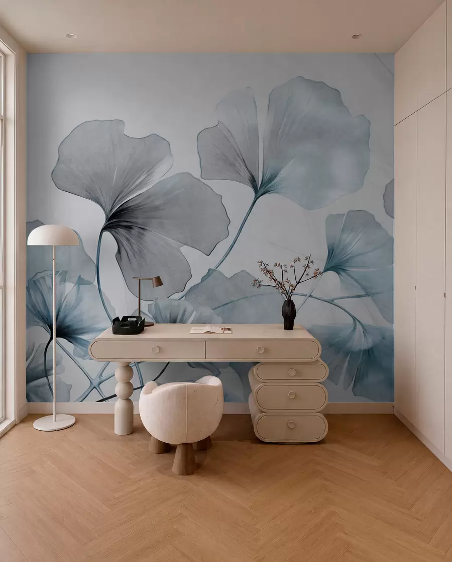 Papier peint Feuilles de Ginkgo biloba dans des tons bleus et gris, effet aquarelle délicatement texturé, fond clair w09215v1