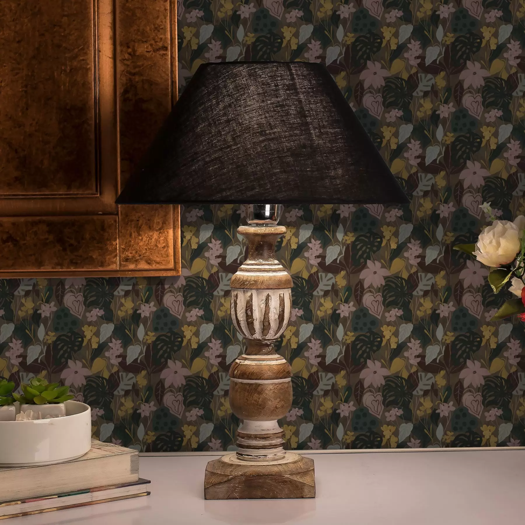 Papier peint Feuilles et fleurs tropicales sombres dans une peinture dense peinture dense a00244