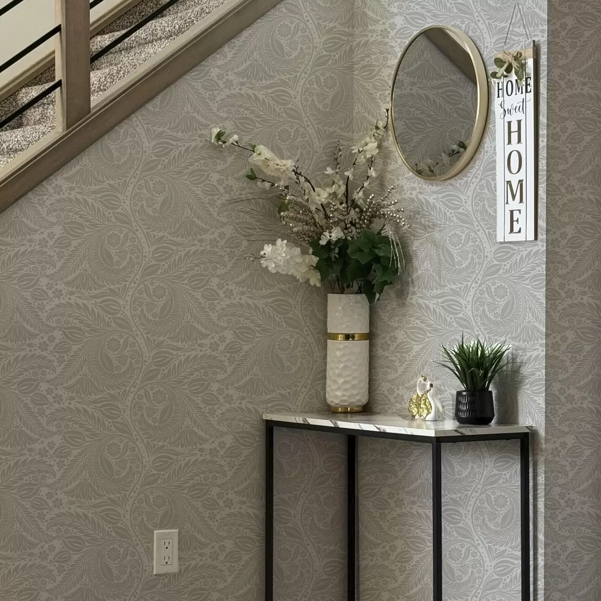 Papier peint Stylisation folklorique grise avec des feuilles et des fleurs a00301