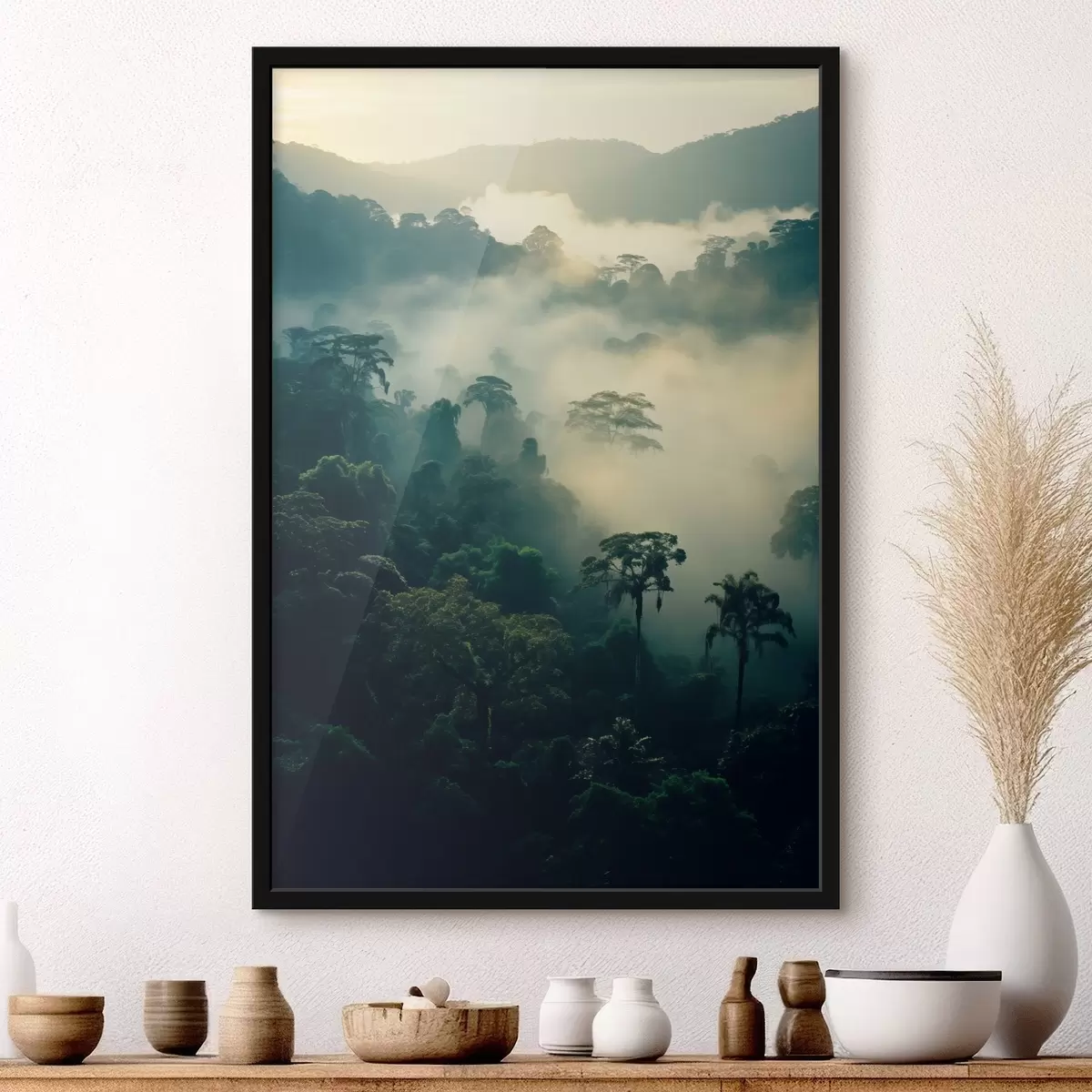 Poster Forêt tropicale avec des arbres verdoyants et une épaisse couche de brume, créant un environnement atmosphérique f45190