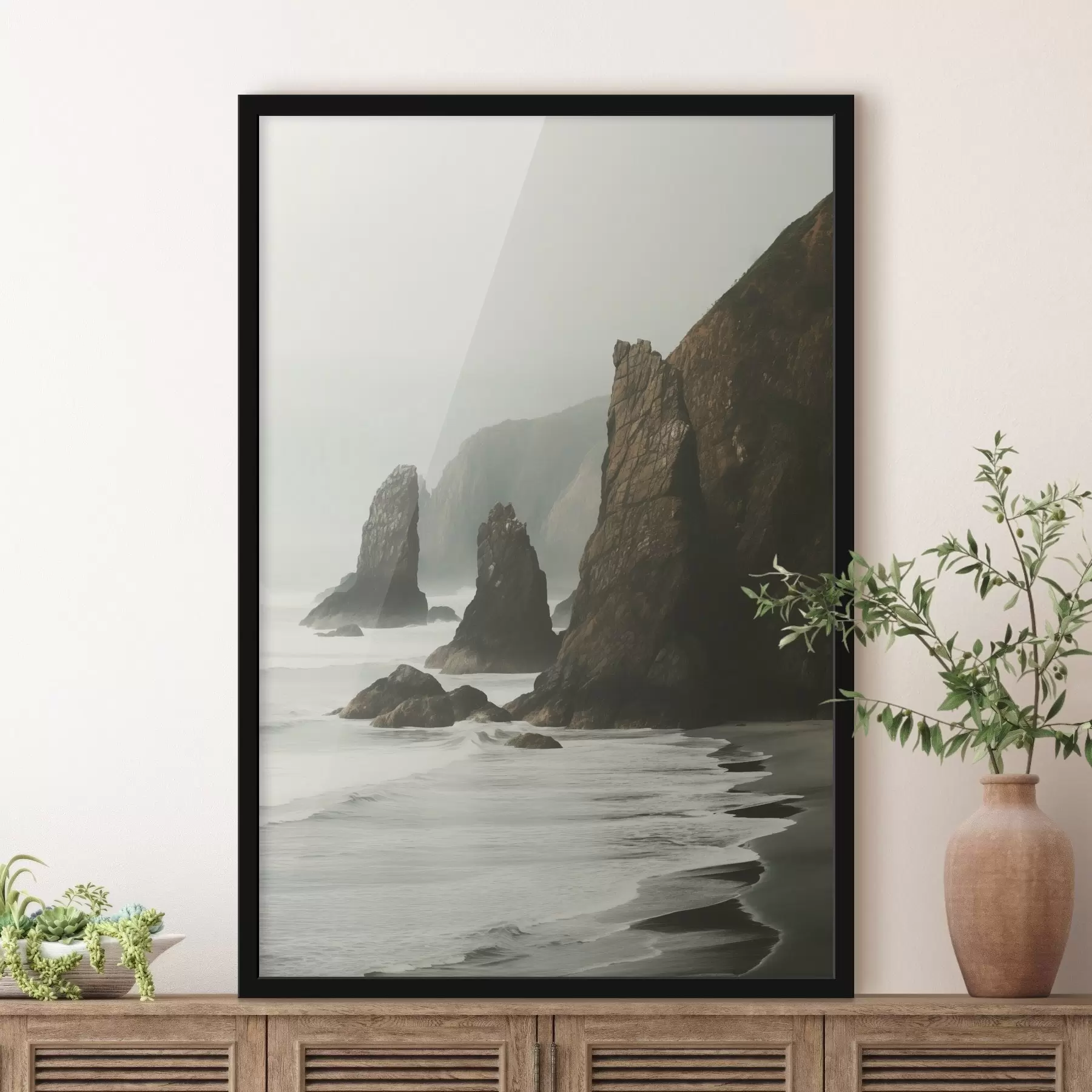 Papier peint Falaises rocheuses et côte maritime, vagues s'écrasant sur le rivage, paysage à l'atmosphère lunatique, tons terreux f45193