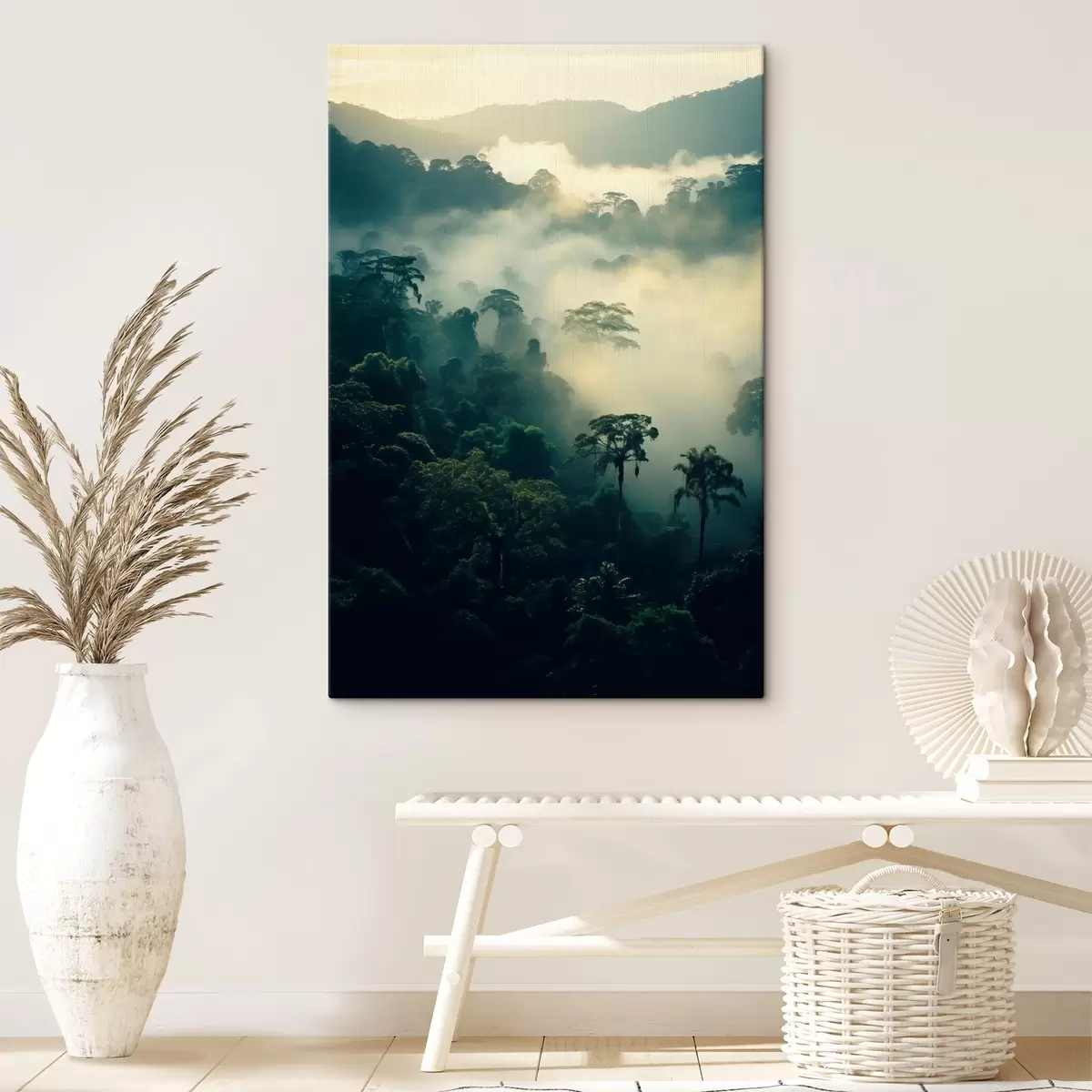 Tableau Forêt tropicale avec des arbres verdoyants et une épaisse couche de brume, créant un environnement atmosphérique s45190