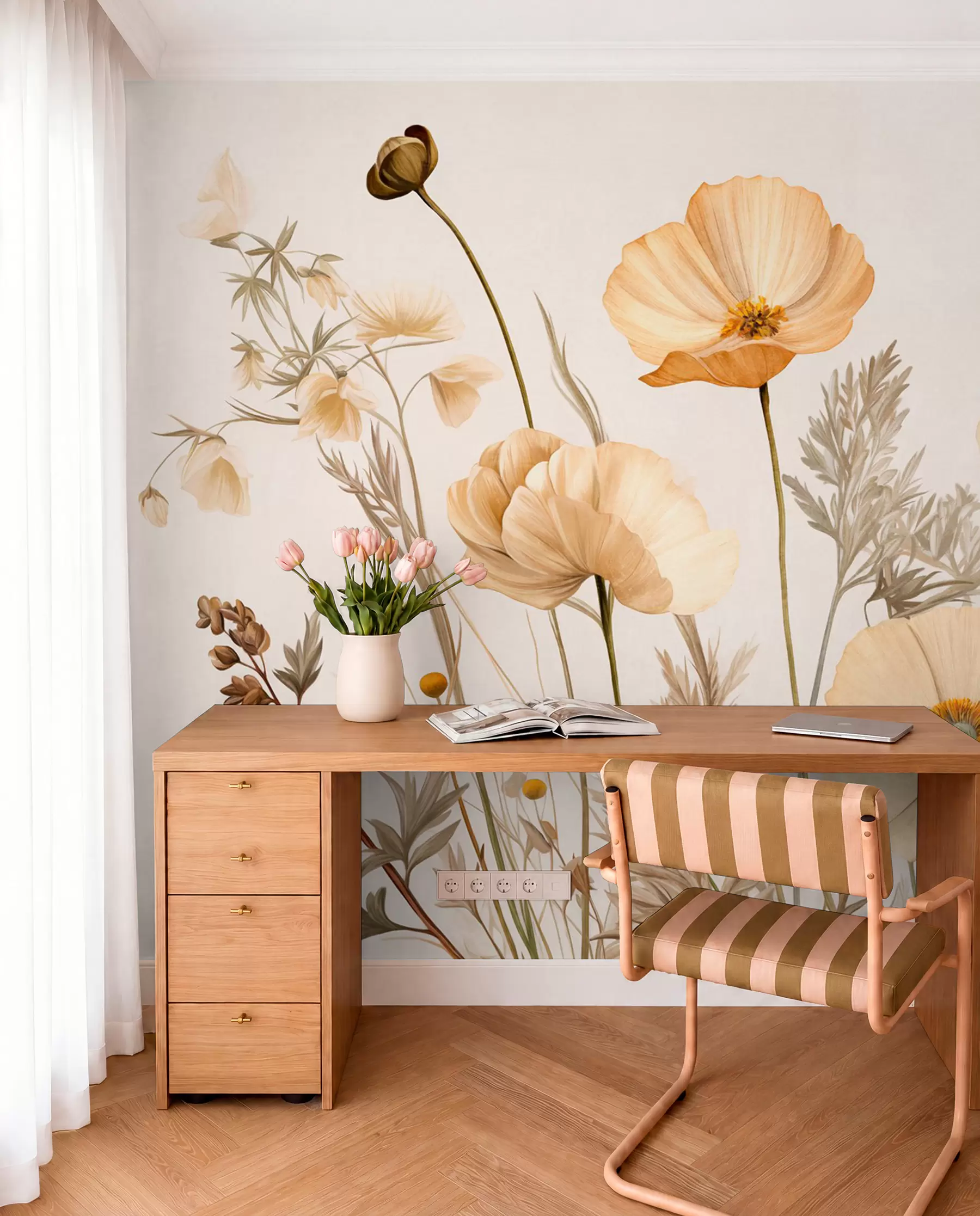 Papier peint Coquelicots vintage texturés orange et blancs avec tiges et feuilles fines, fond beige clair, style aquarelle w09293