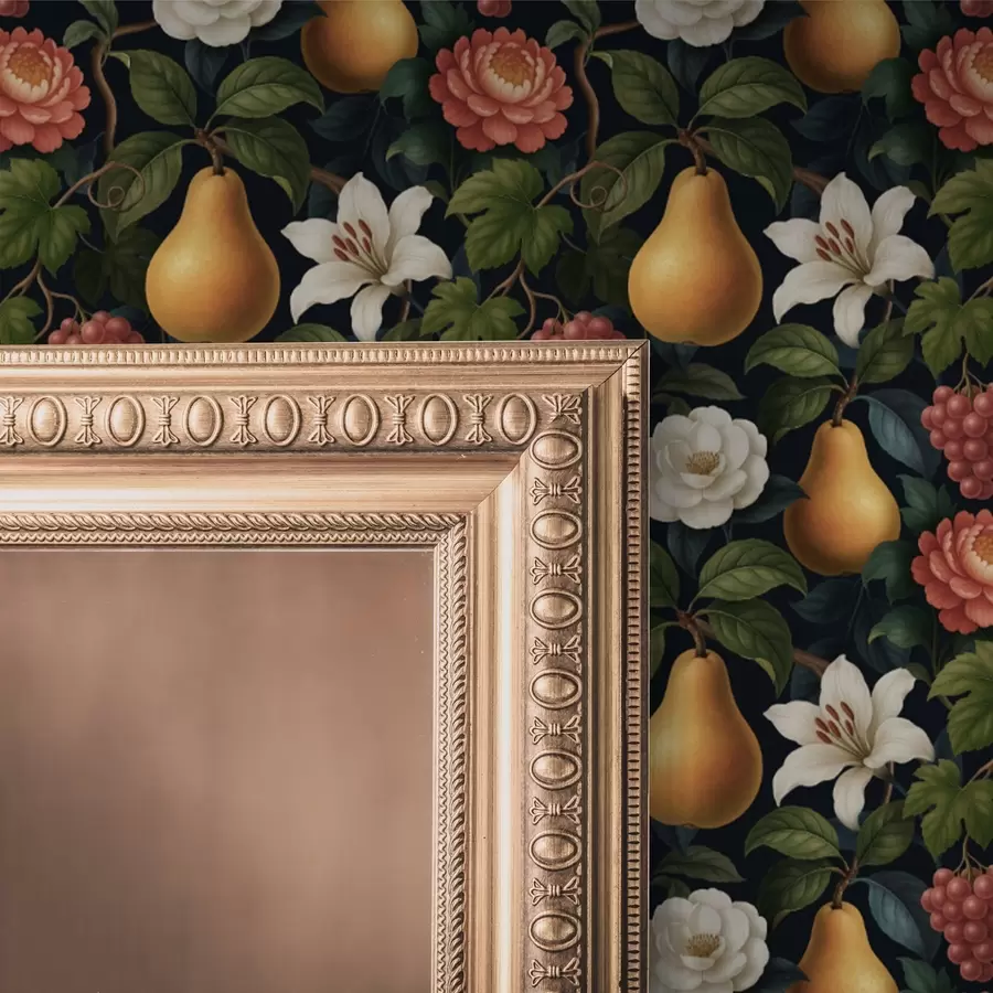 Papier peint Fruits et fleurs baroques sur un fond sombre dramatique a00387