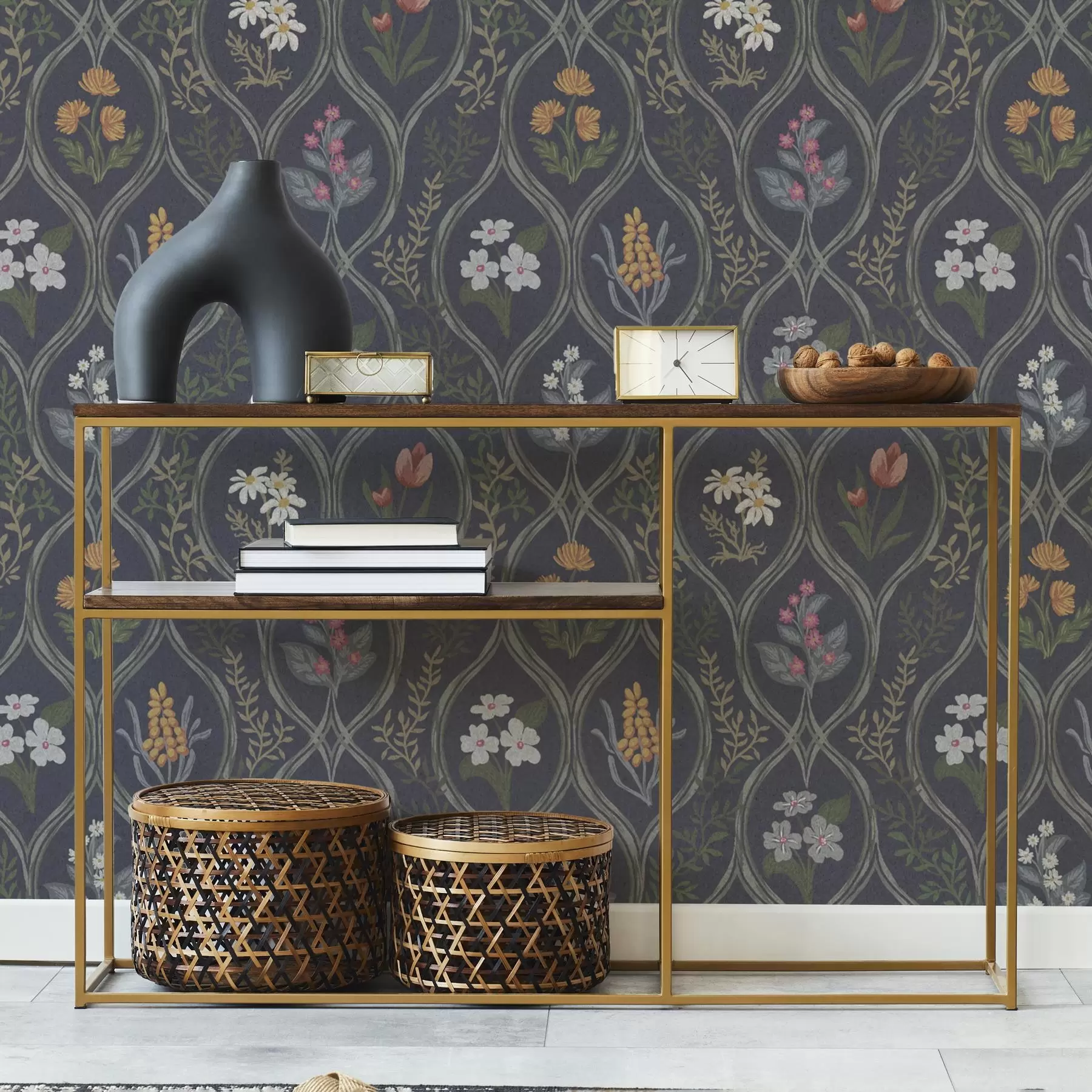 Papier peint Cadre vintage foncé avec des fleurs de jardin colorées a00454