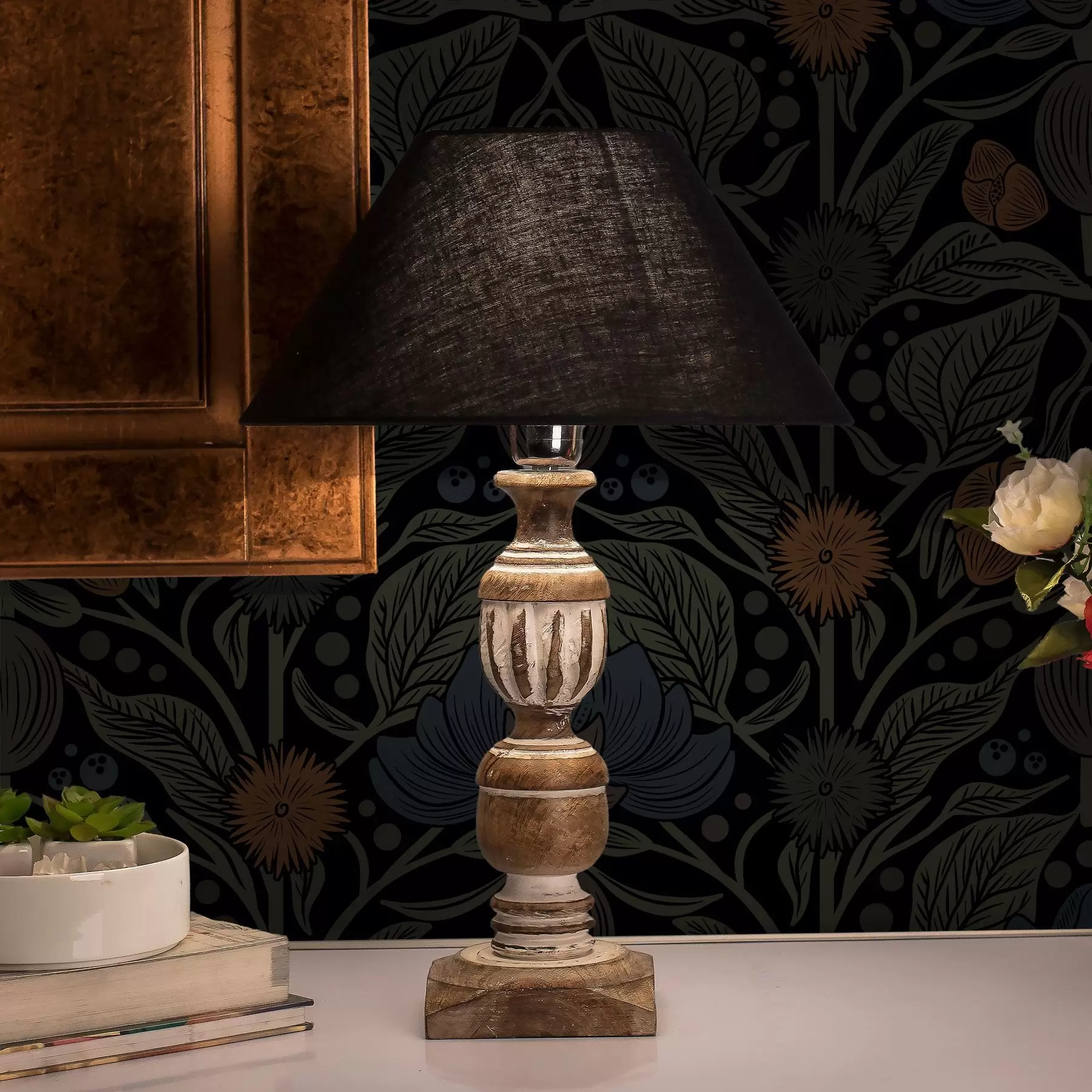 Papier peint Ornement floral foncé avec des accents orange a00411