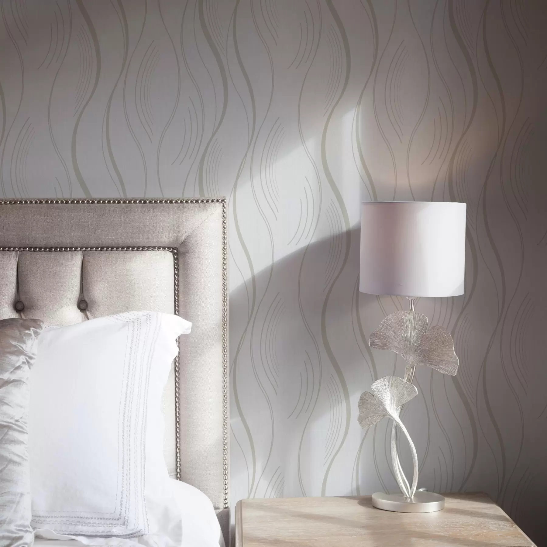 Papier peint Lignes ondulées avec des traits supplémentaires dans un style moderne a00482