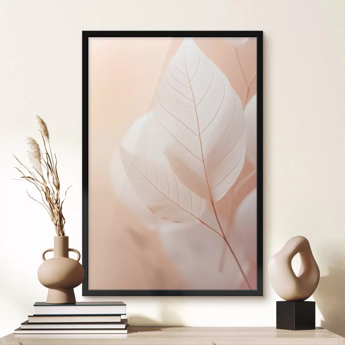 Poster Feuilles délicates et translucides avec des motifs de veines complexes, fond pêche doux, composition botanique minimaliste f45555