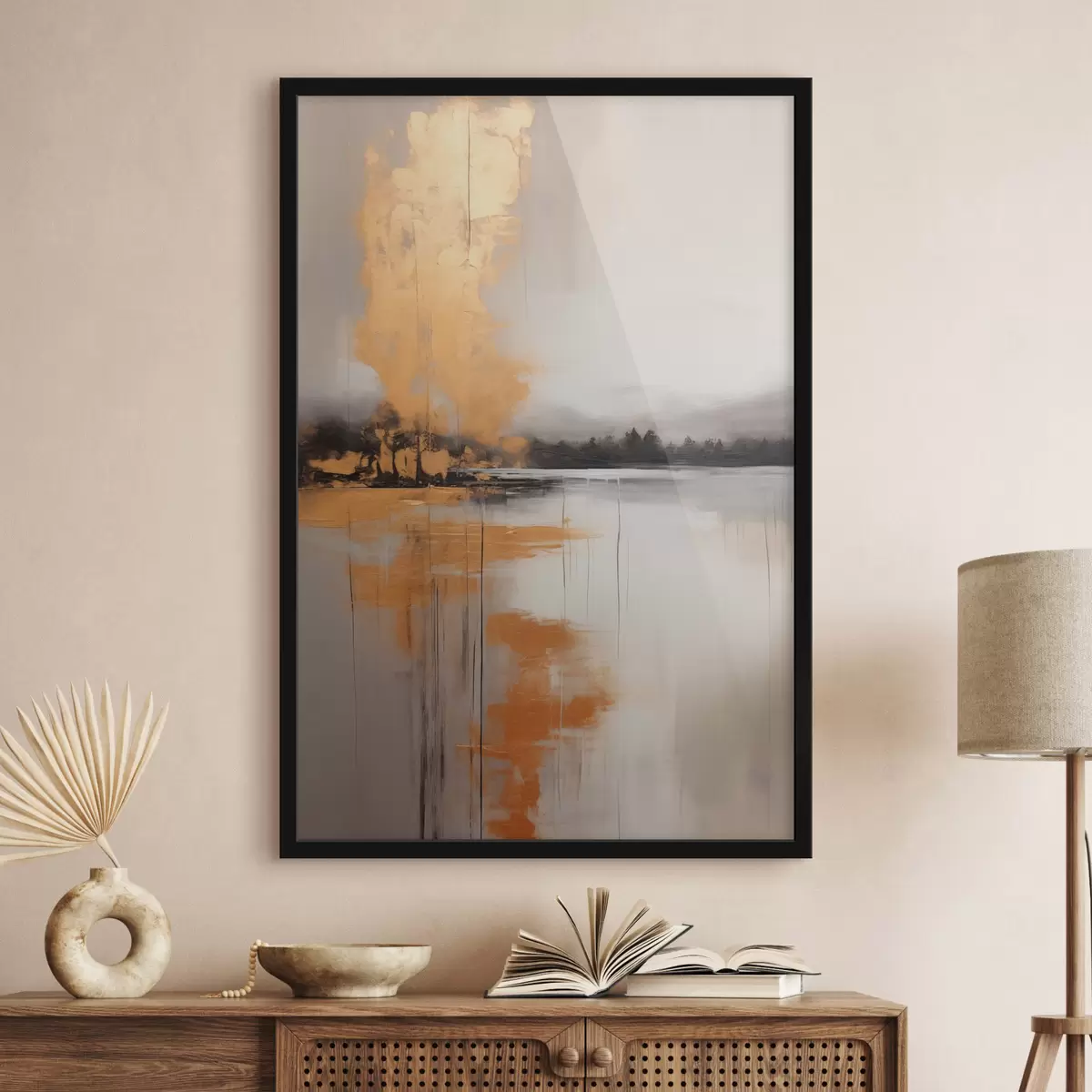 Poster Un paysage abstrait avec un lac, un arbre et un brouillard jaune, l'eau se reflète et le ciel est nuageux f45575