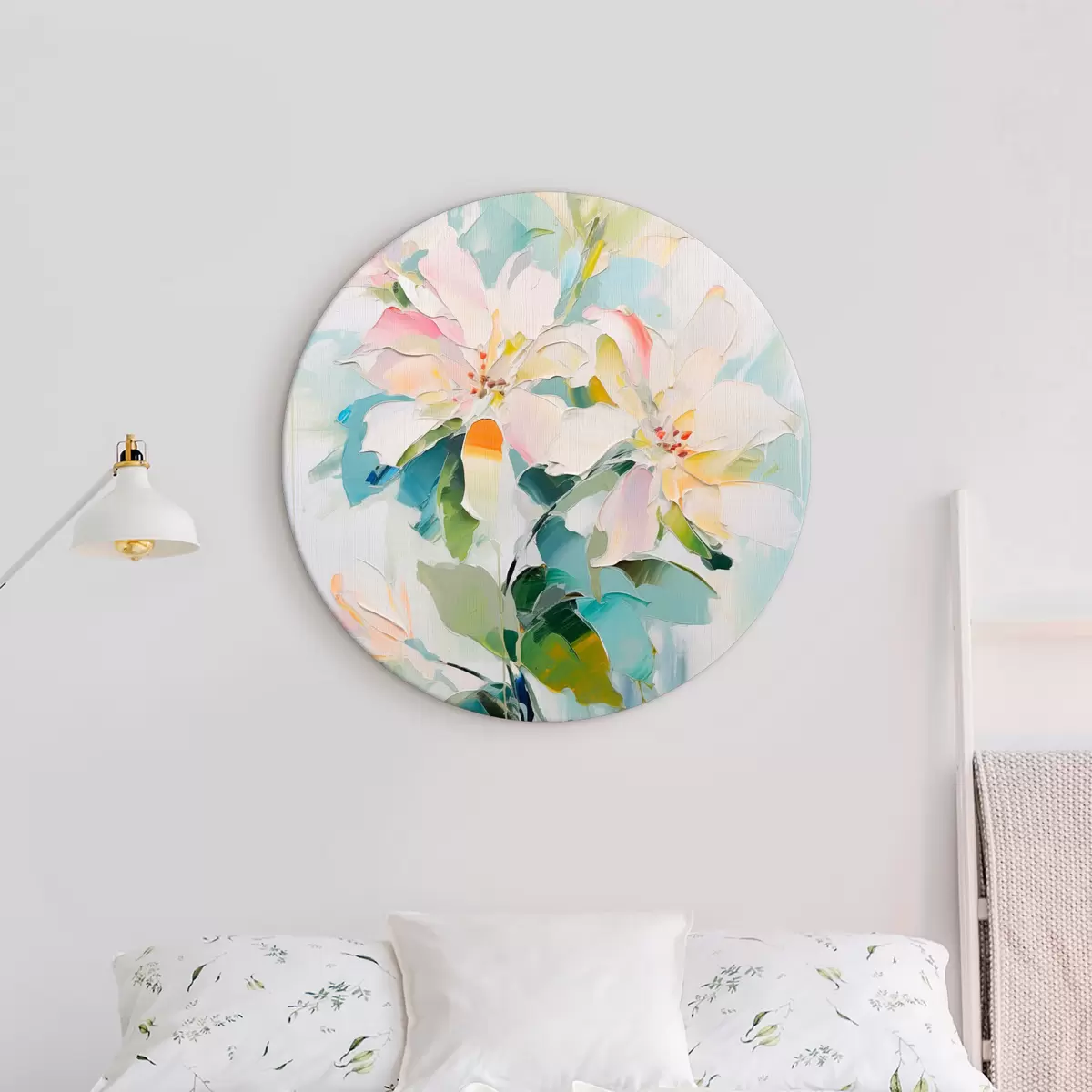 Tableaux rondes Fleurs avec accents colorés, feuilles vertes, coups de pinceau doux imitation peinture à l'huile, fond bleu clair r45549