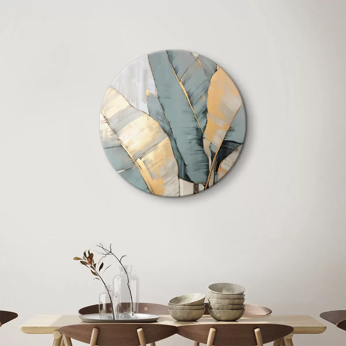 Tableaux rondes Feuilles de bananier bleues, grises et jaunes avec des coups de pinceau visibles, sur un fond blanc abstrait r45552