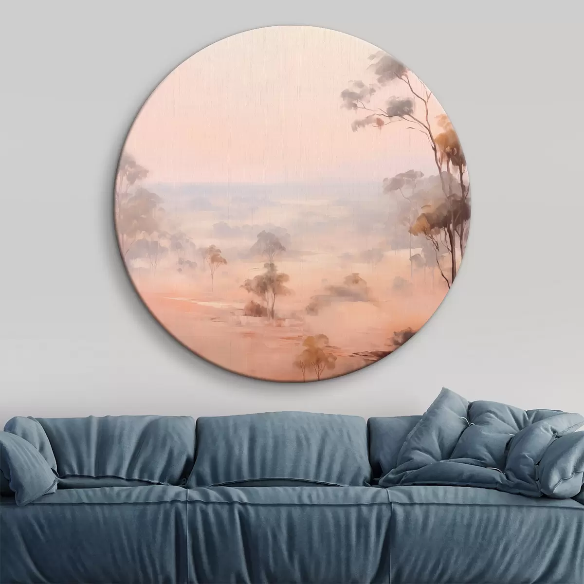 Tableaux rondes Un paysage avec des buissons et des arbres dans des tons pastel de rose, orange et brun, avec des montagnes en arrière-plan r45554