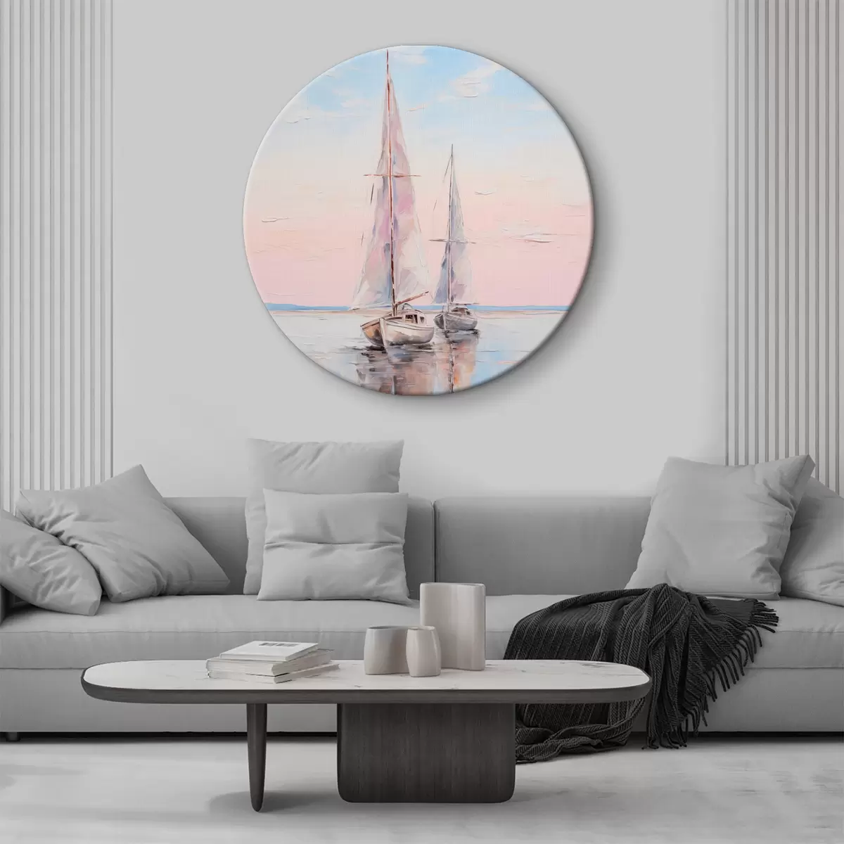 Tableaux rondes Voiliers aux voiles roses flottant sur une mer calme, reflets des bateaux dans l'eau, couleurs douces et pastel r45558
