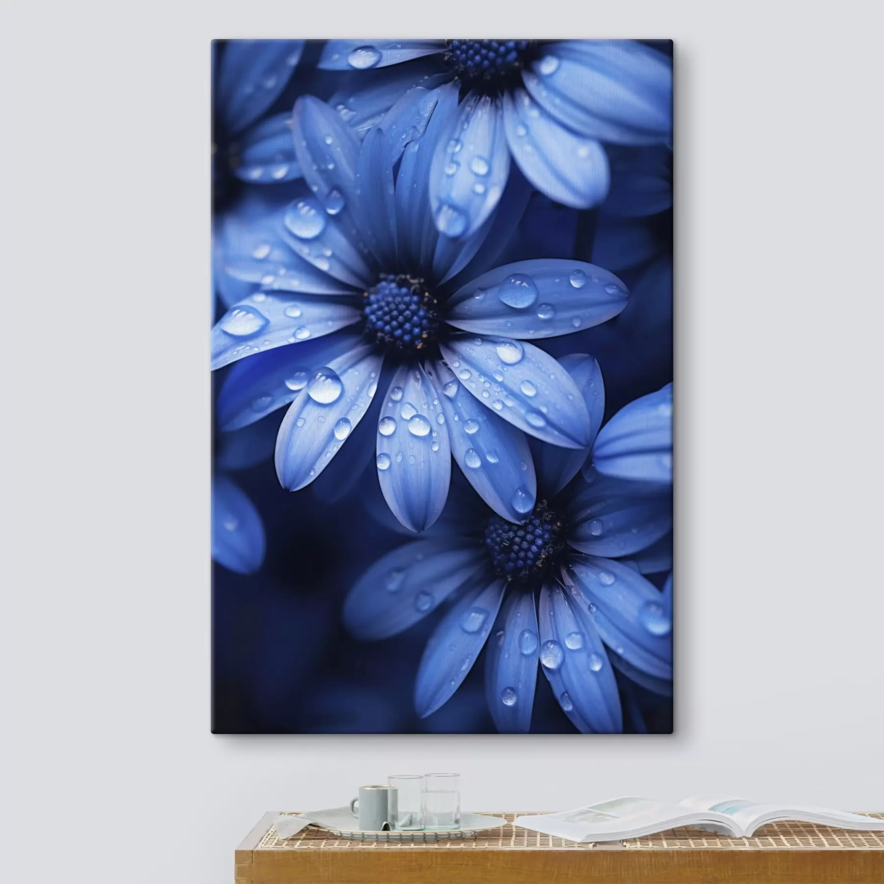 Tableau Fleur bleue avec des gouttes d'eau sur ses pétales s45499