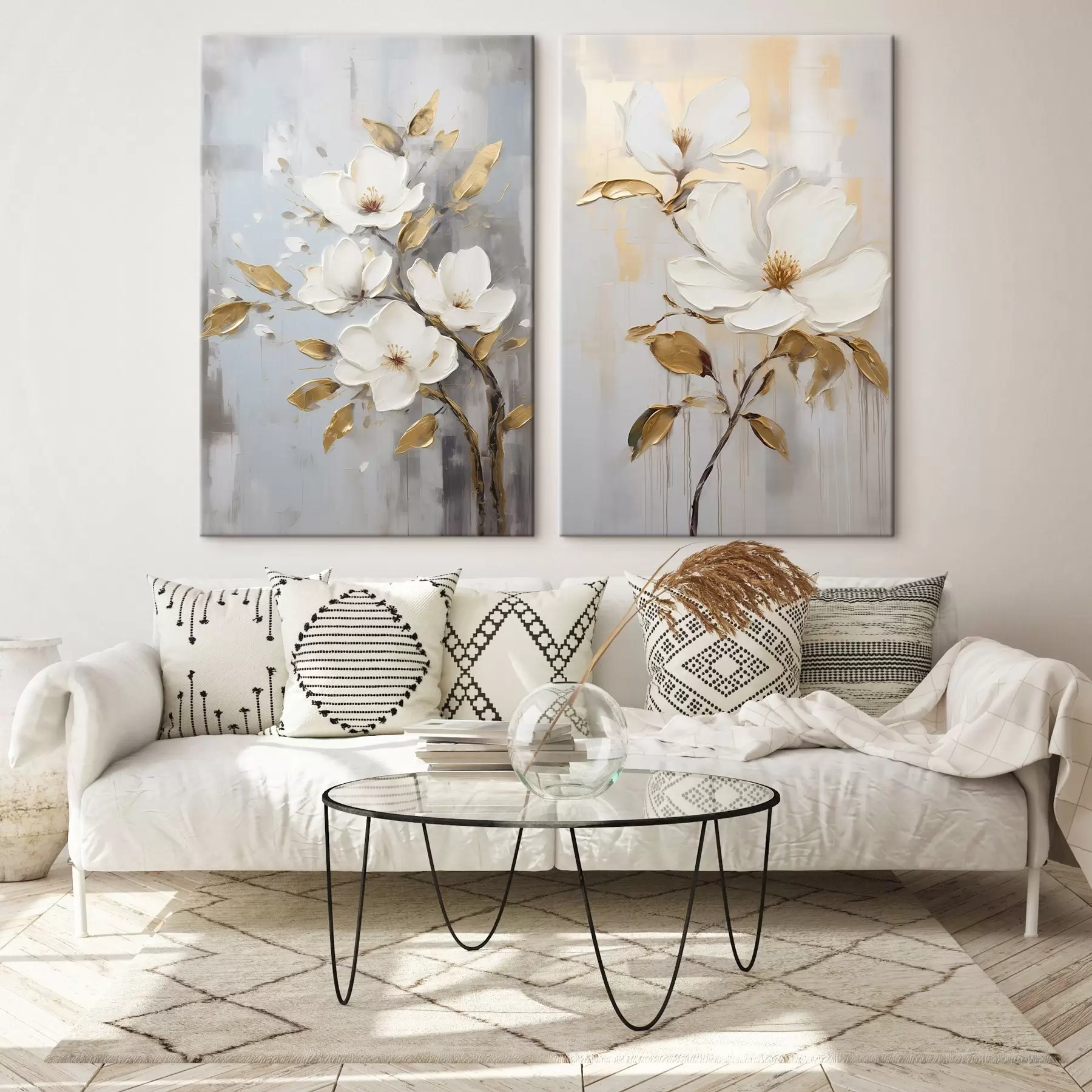 Tableau Deux fleurs blanches avec des feuilles jaune-orange sur un fond clair m00687