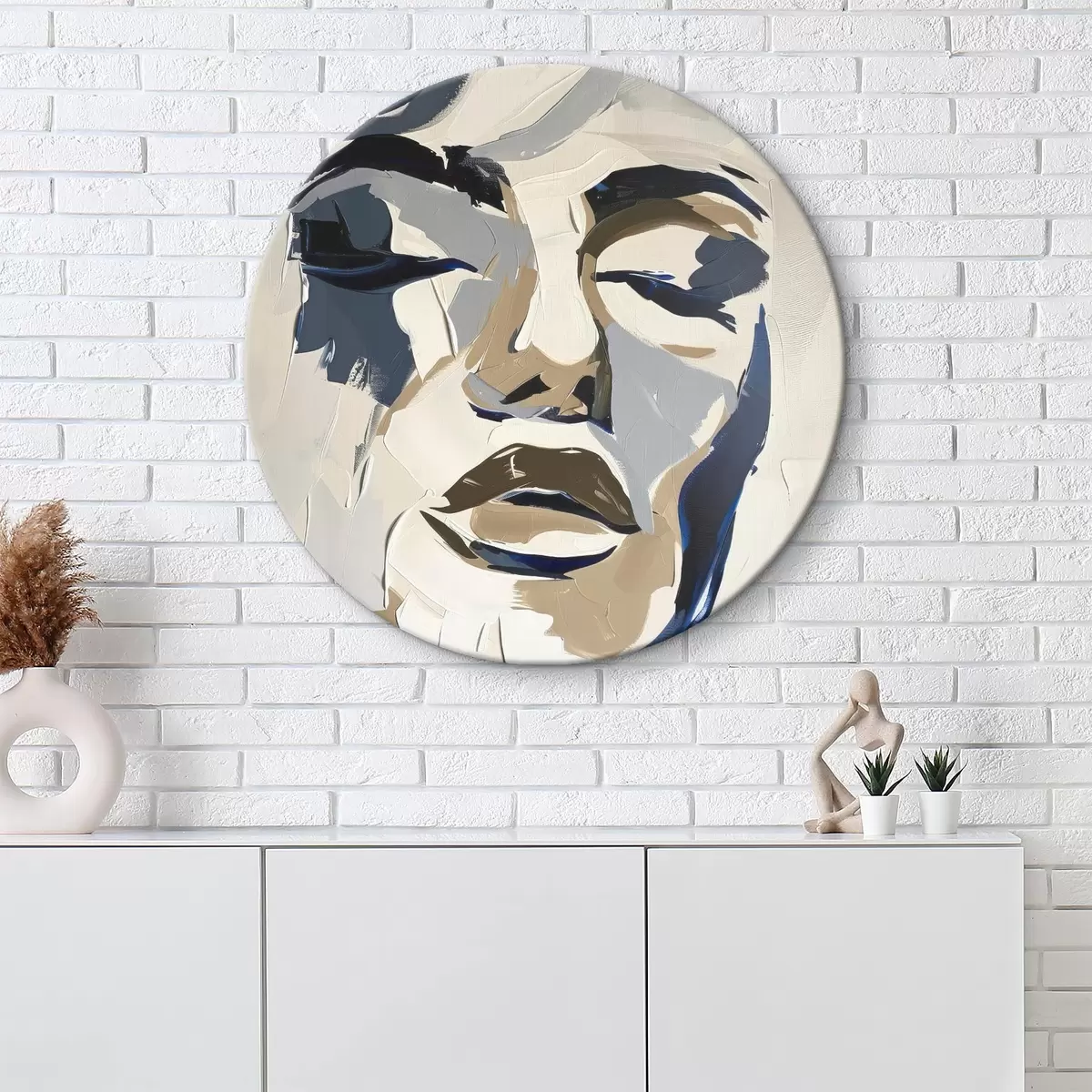 Tableaux rondes Portrait abstrait d'une femme avec des coups de pinceau imités r45743