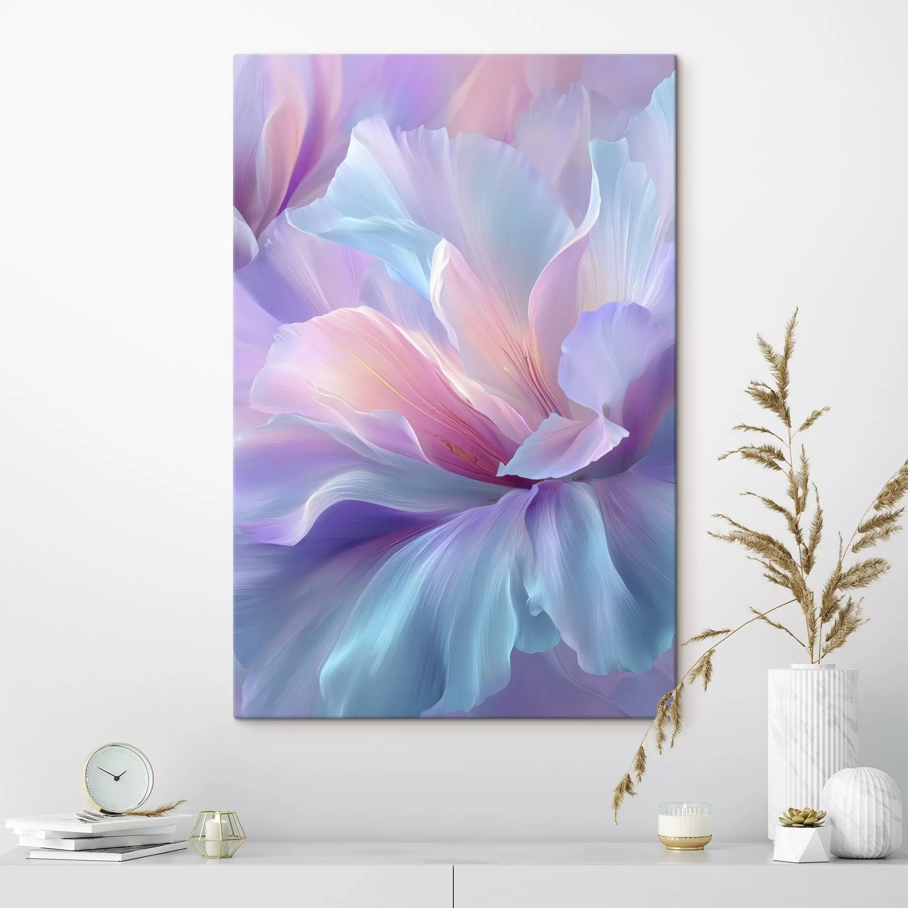 Tableau une fleur fantaisiste délicate aux pétales dans les tons violet, bleu et rose. s45710