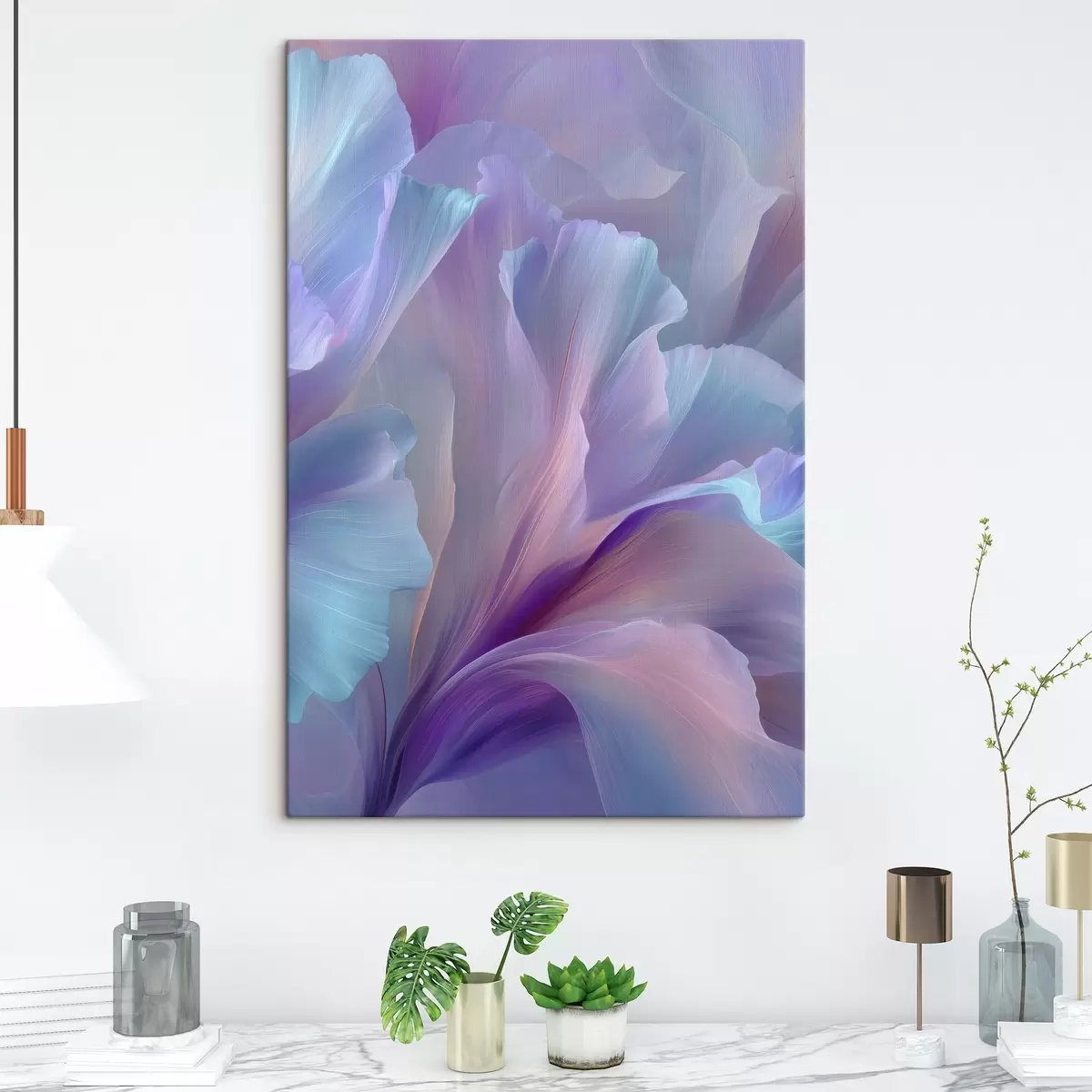 Tableau une fleur fantaisiste délicate aux pétales dans les tons violet, bleu et rose. s45711