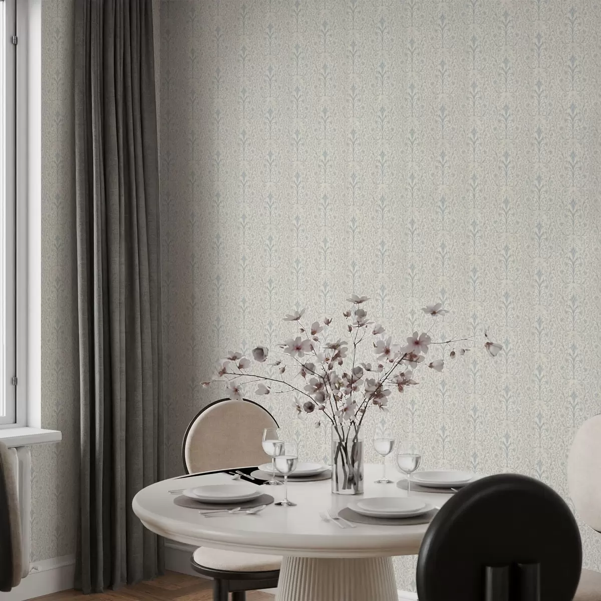 Papier peint Damassé bleu avec volutes sur fond crème a00578