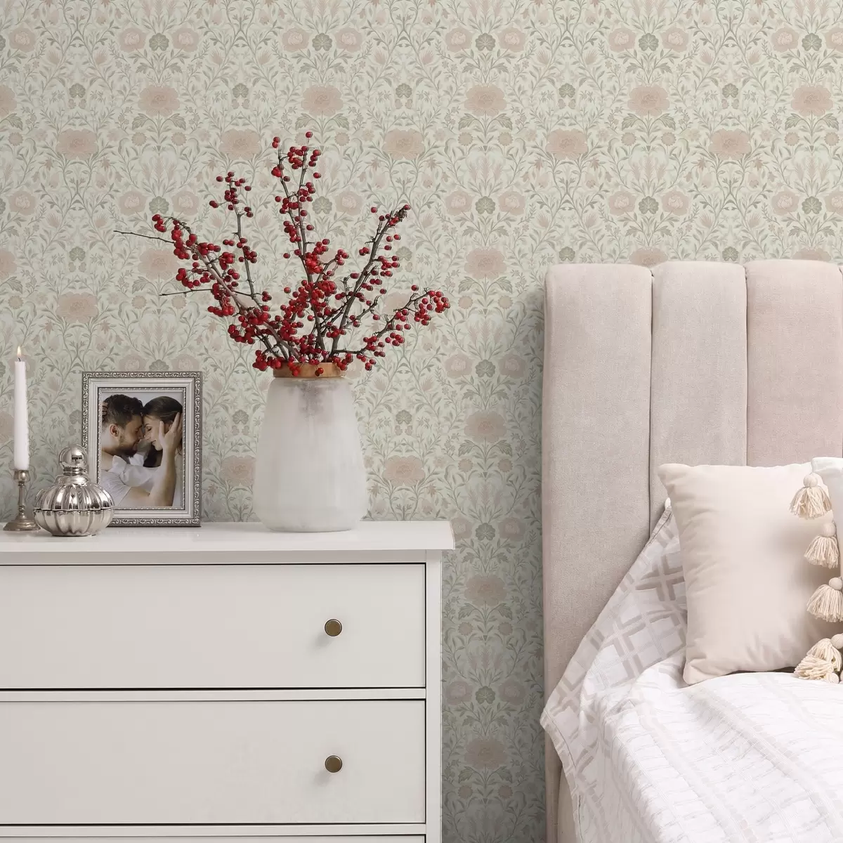 Papier peint Style Morris : pivoines et herbes dans des tons doux de beige et de vert a00581
