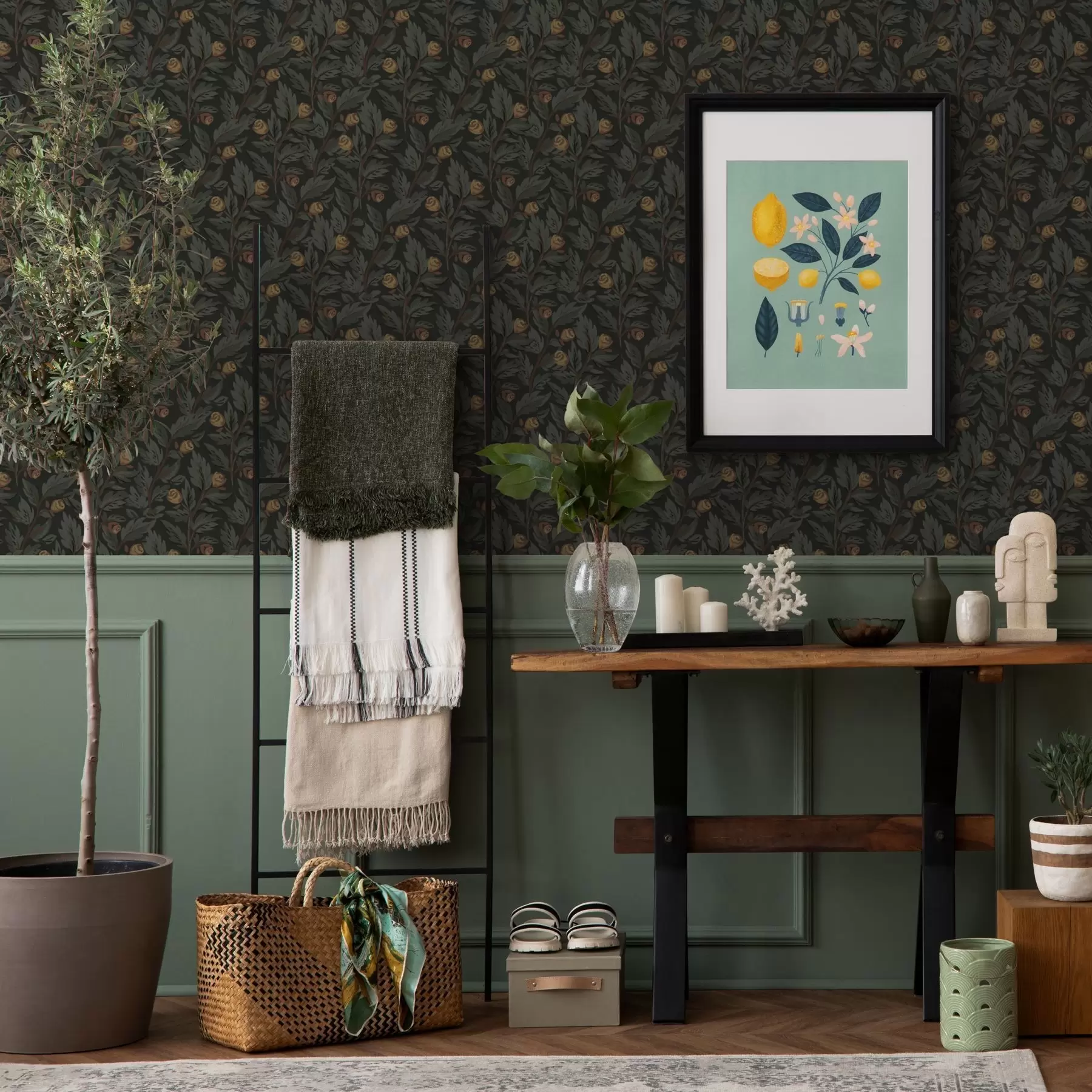 Papier peint Motif floral foncé avec des bourgeons et des feuilles jaunes a00598