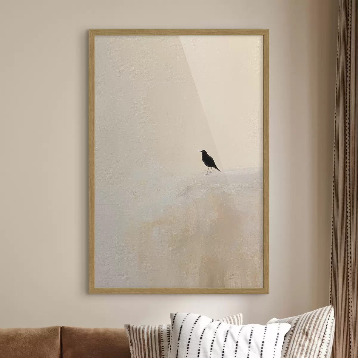 Poster Oiseau solitaire sur fond beige chaud f45882